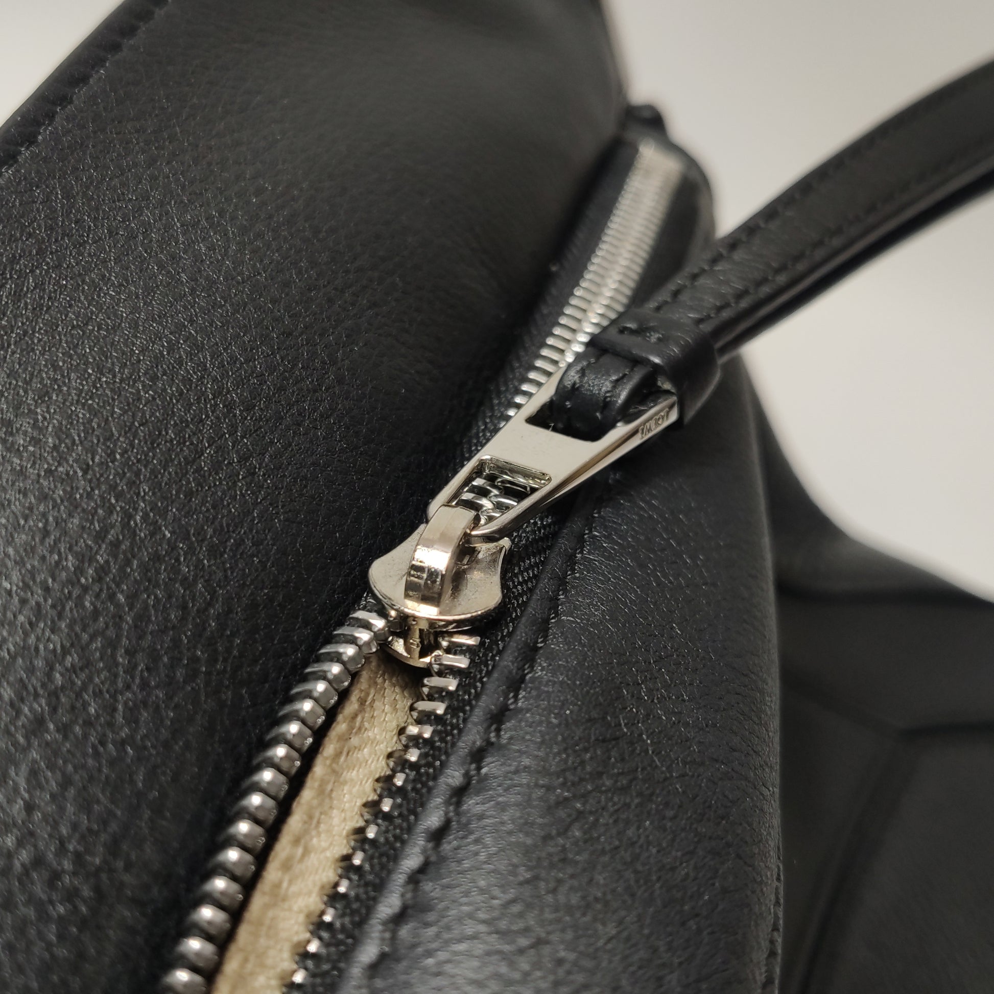 Loewe Puzzle Small Classic Calfskin Black SHW