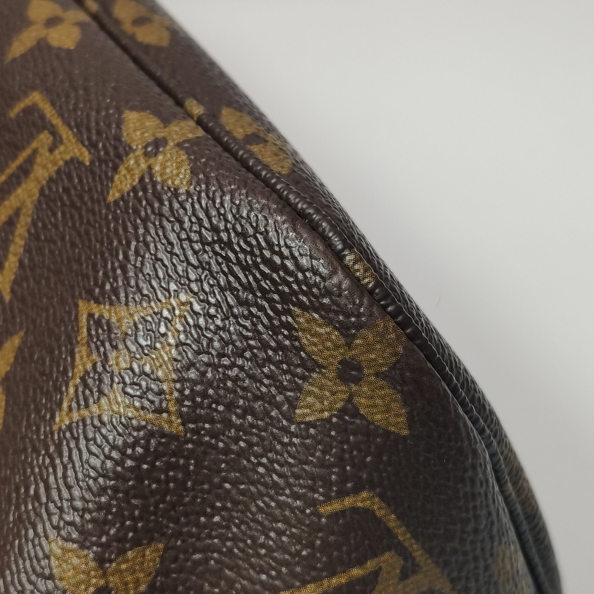 Louis Vuitton Neverfull PM Monogram w Pouch