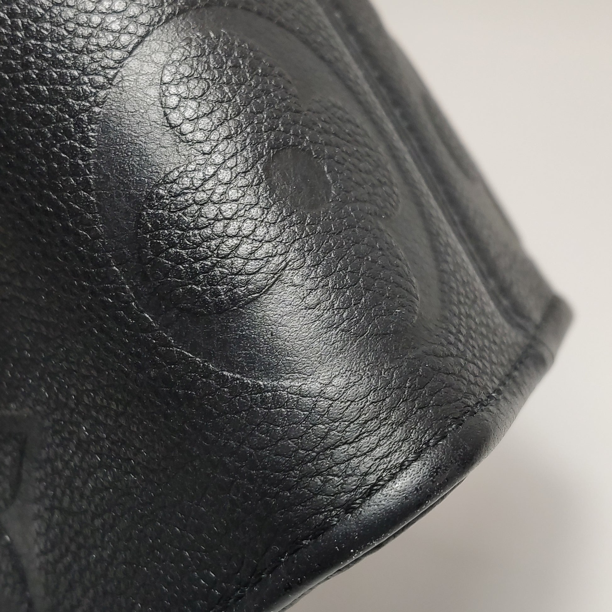 Louis Vuitton On The Go East West Empreinte