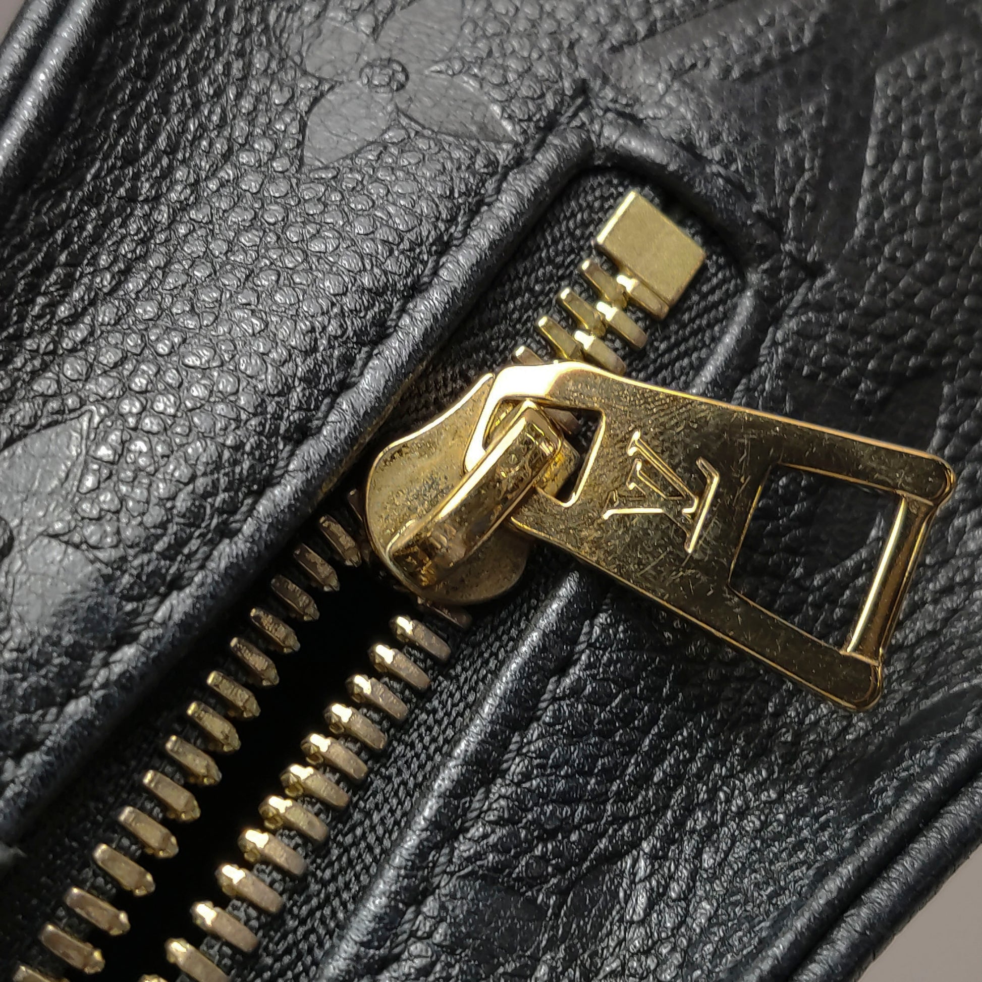 Louis Vuitton On The Go East West Empreinte