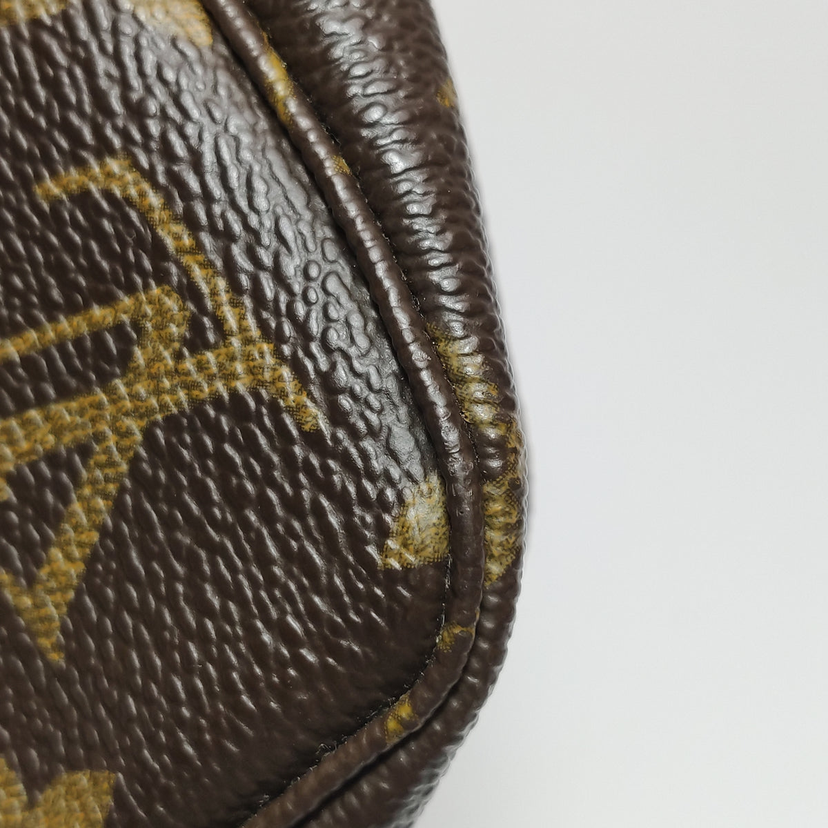 Louis Vuitton Pochette Monogram