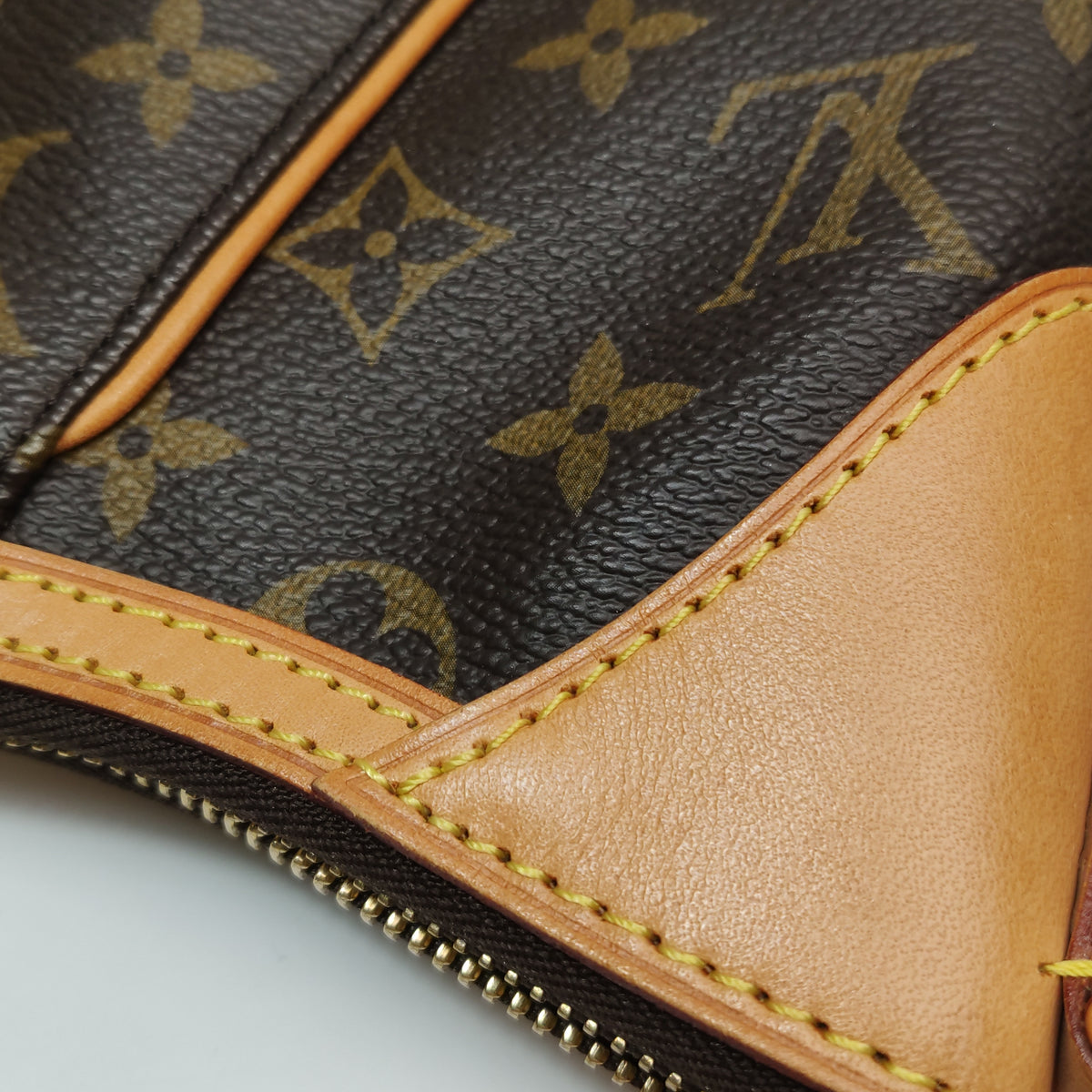 Louis Vuitton Thames PM Monogram