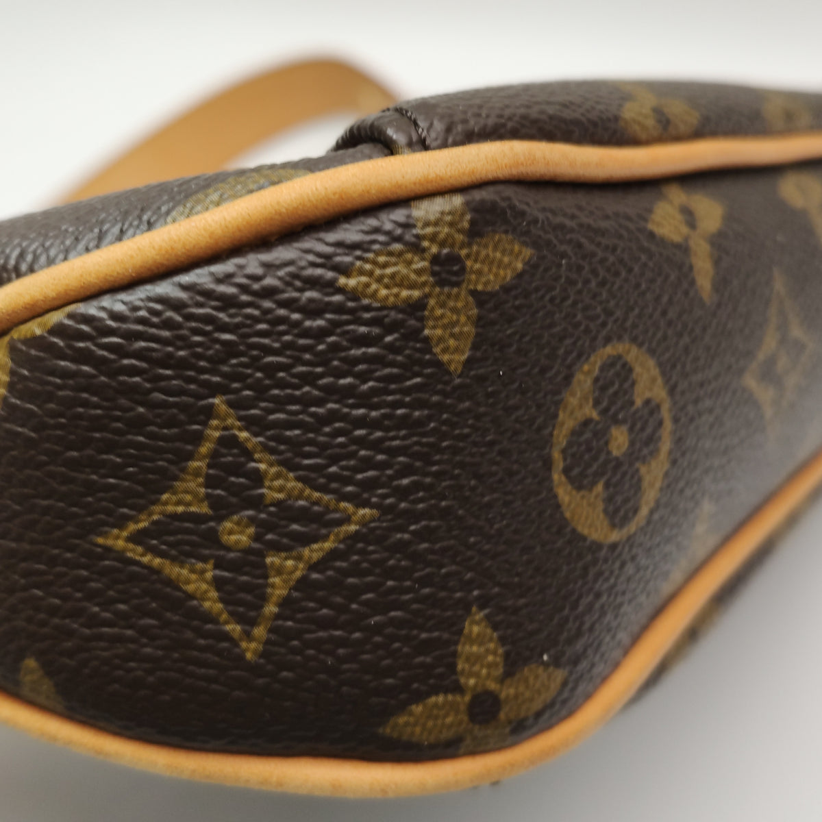 Louis Vuitton Thames PM Monogram