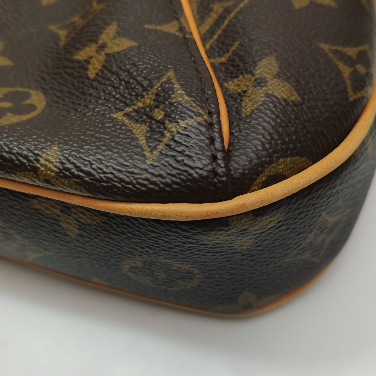 Louis Vuitton Thames PM Monogram