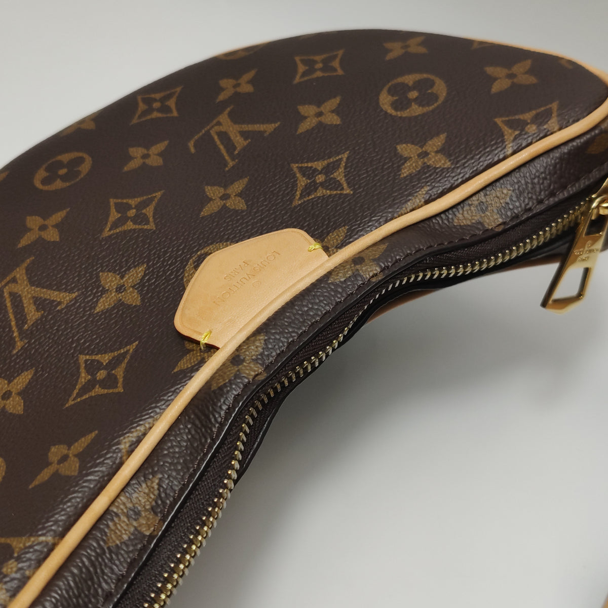 Louis Vuitton Croissant MM NM Monogram