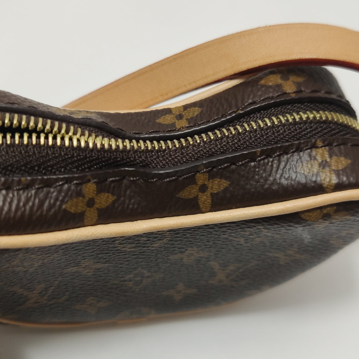 Louis Vuitton Croissant MM NM Monogram