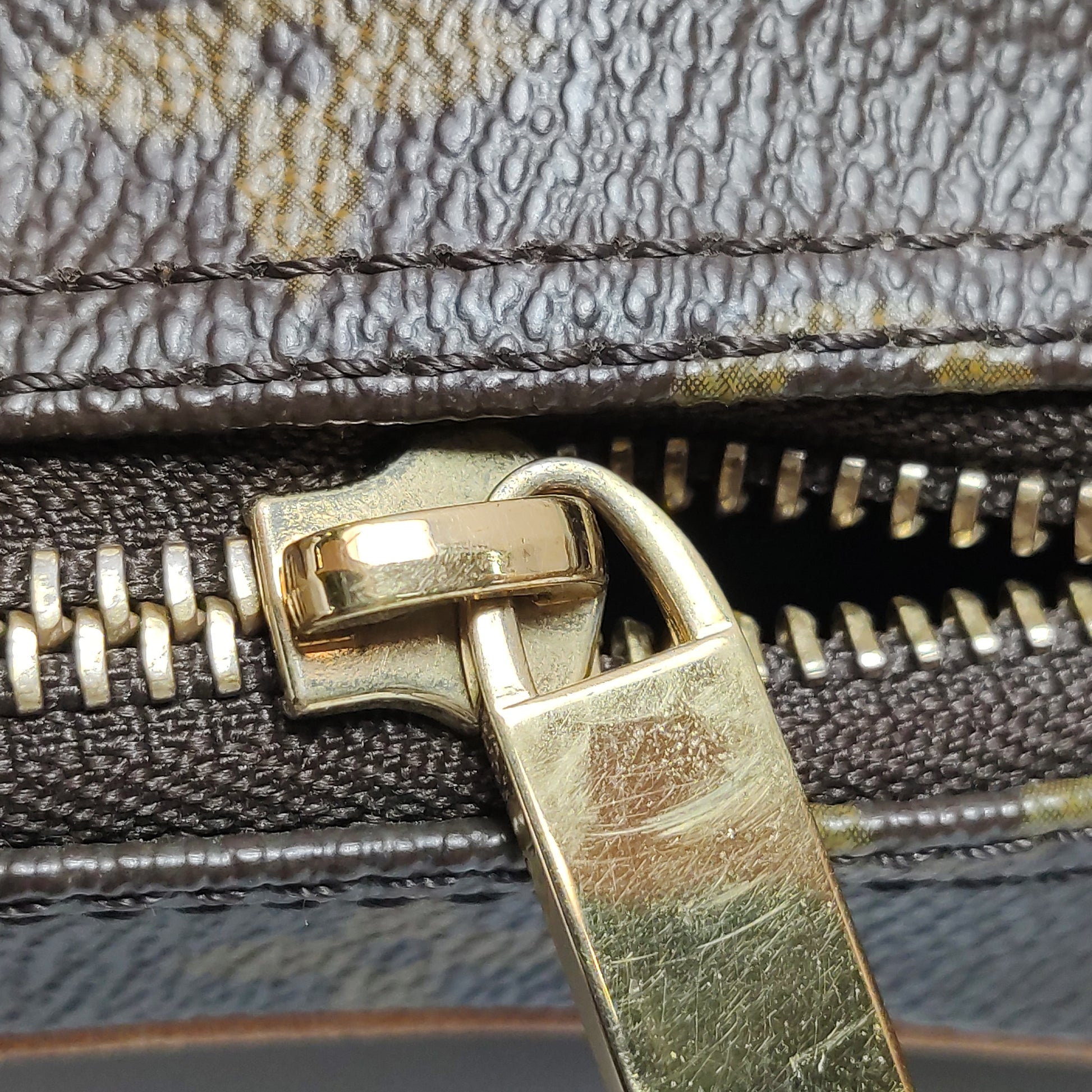 Louis Vuitton Croissant MM Monogram