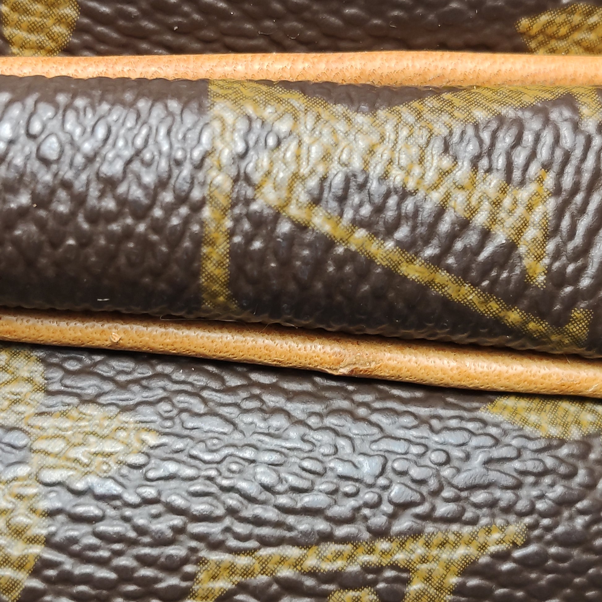 Louis Vuitton Croissant MM Monogram