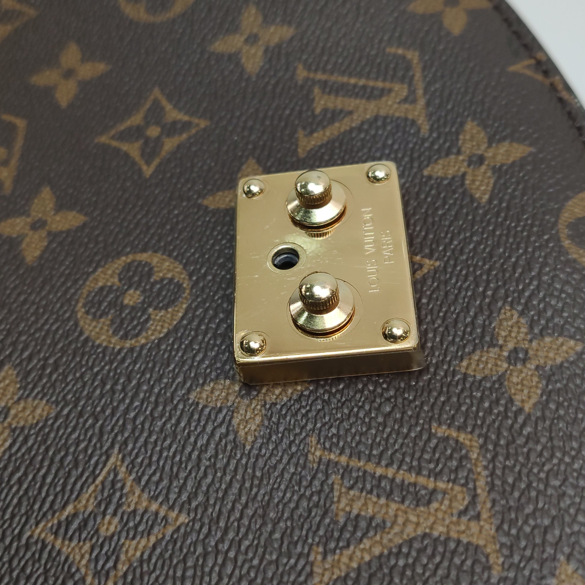 Louis Vuitton Tilsitt Reverse Monogram