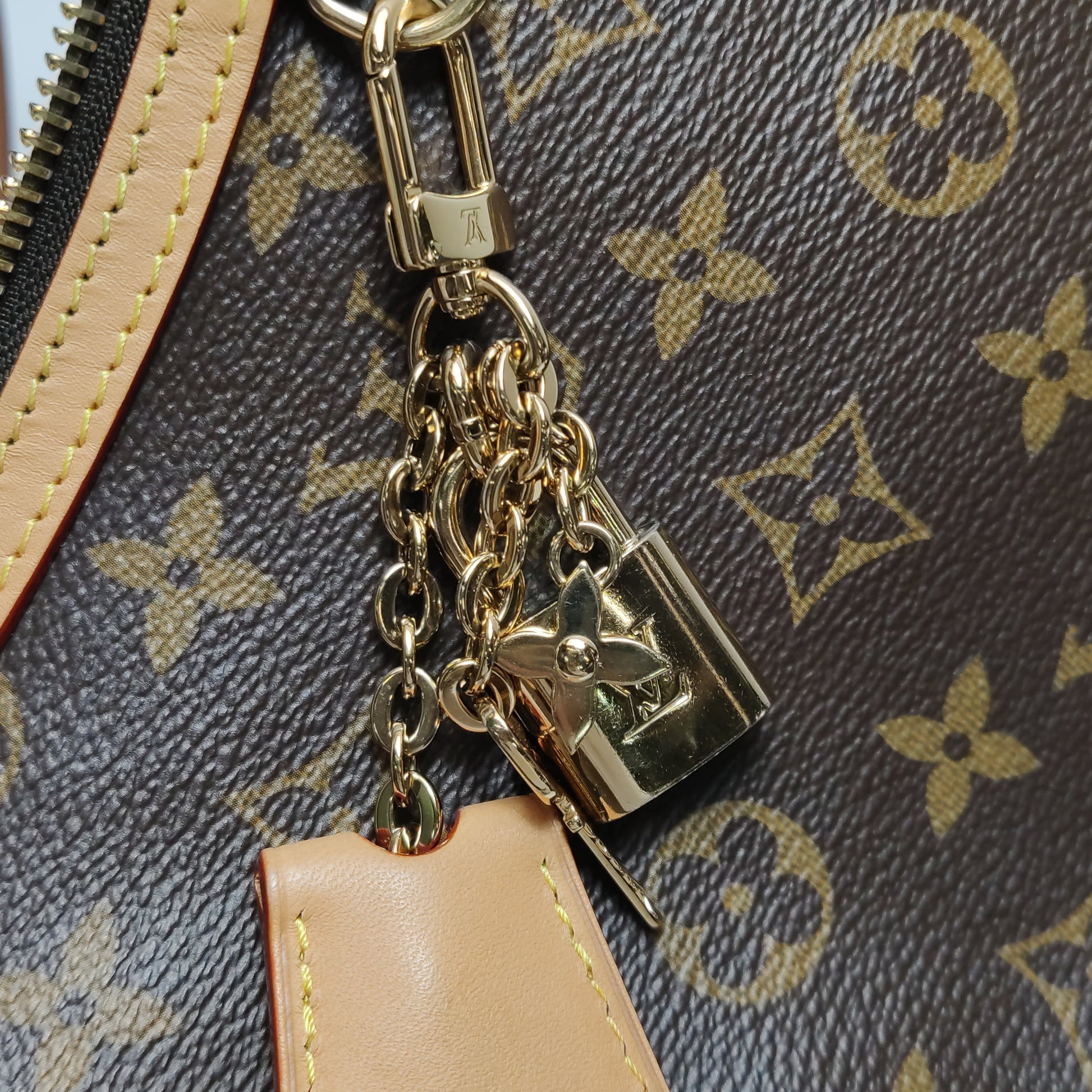 Louis Vuitton Looping Monogram