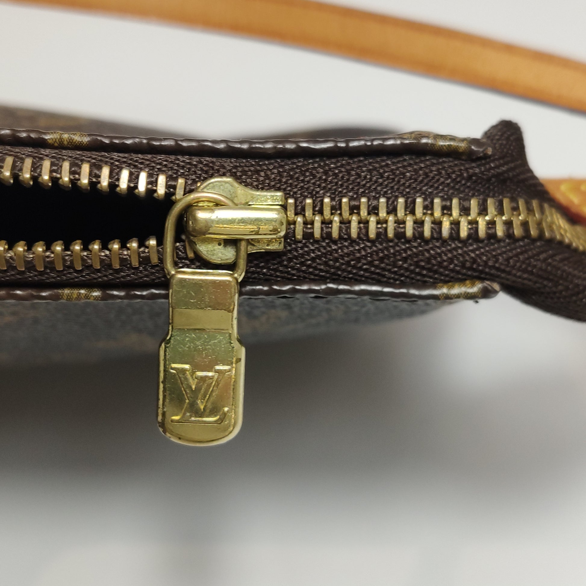 Louis Vuitton Pochette Accessoires Monogram