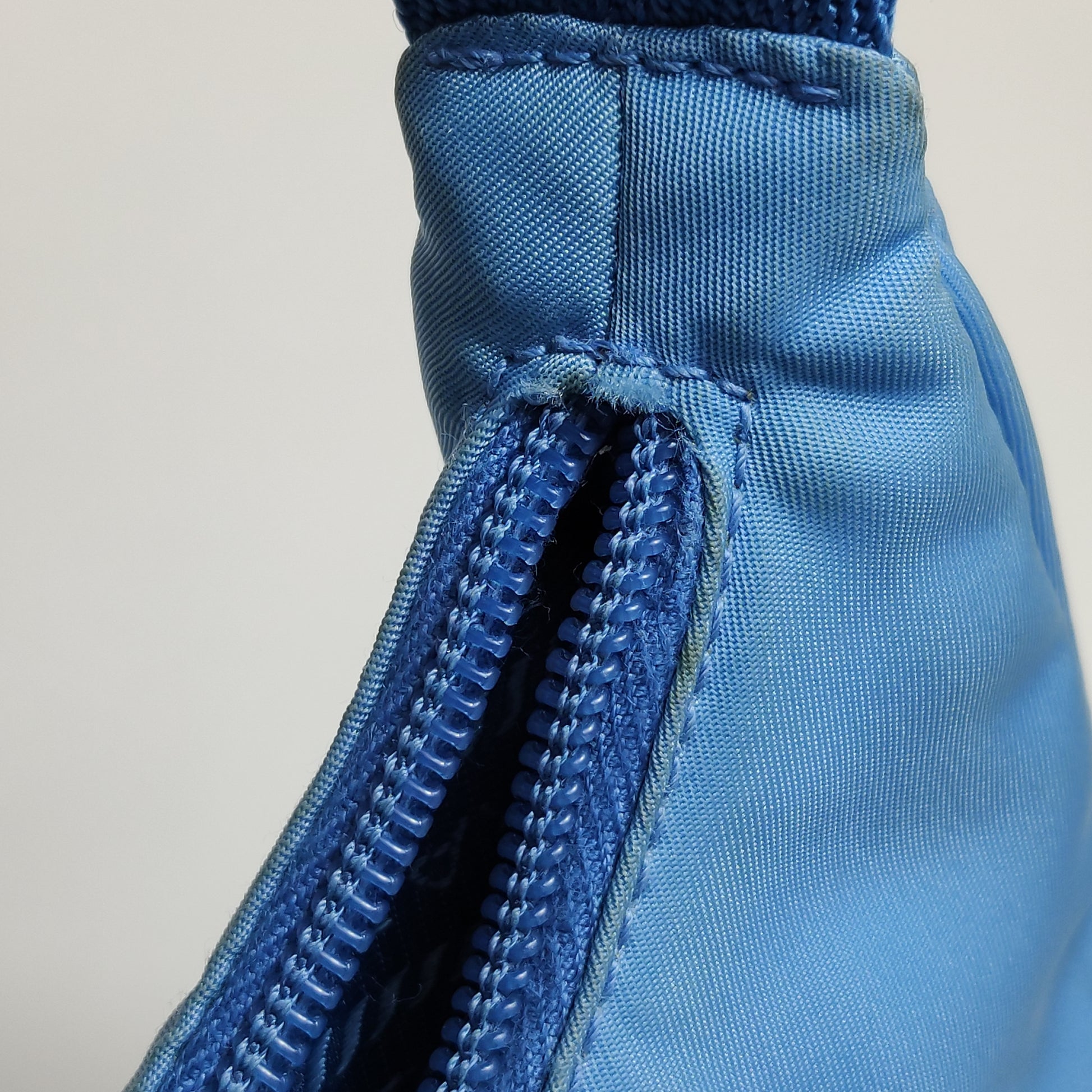 Prada Re-edition 2000 Nylon Blue