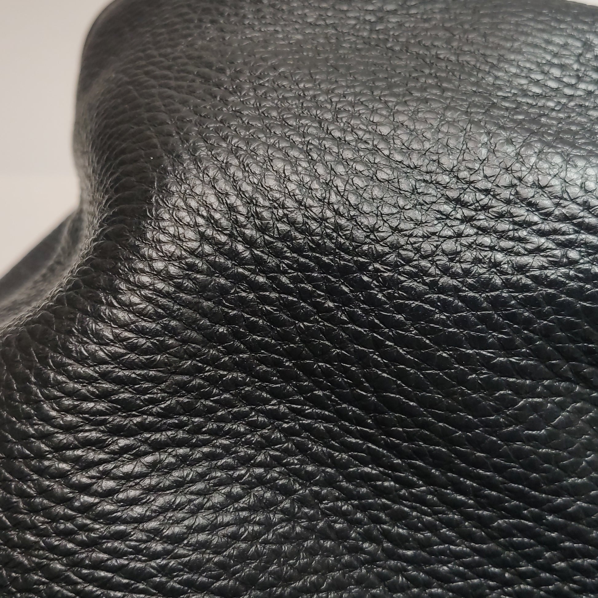 Saint Laurent Le 5 À 7 Bea Tote Black