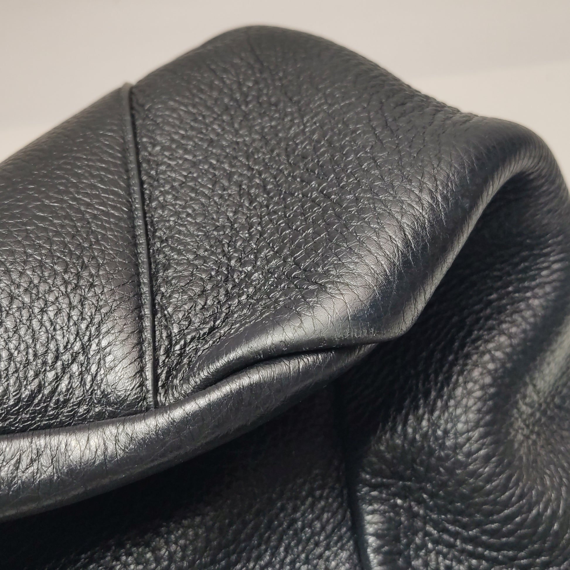 Saint Laurent Le 5 À 7 Bea Tote Black