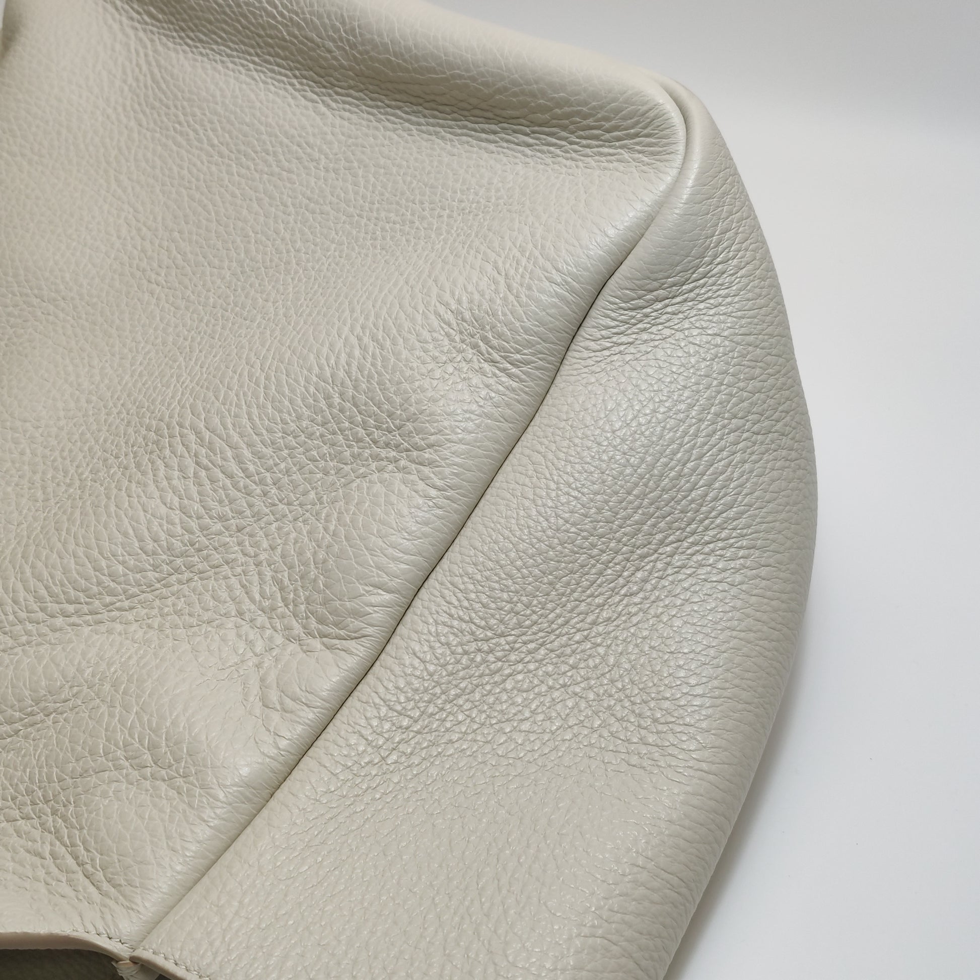 Saint Laurent Le 5 À 7 Bea Tote Bag White