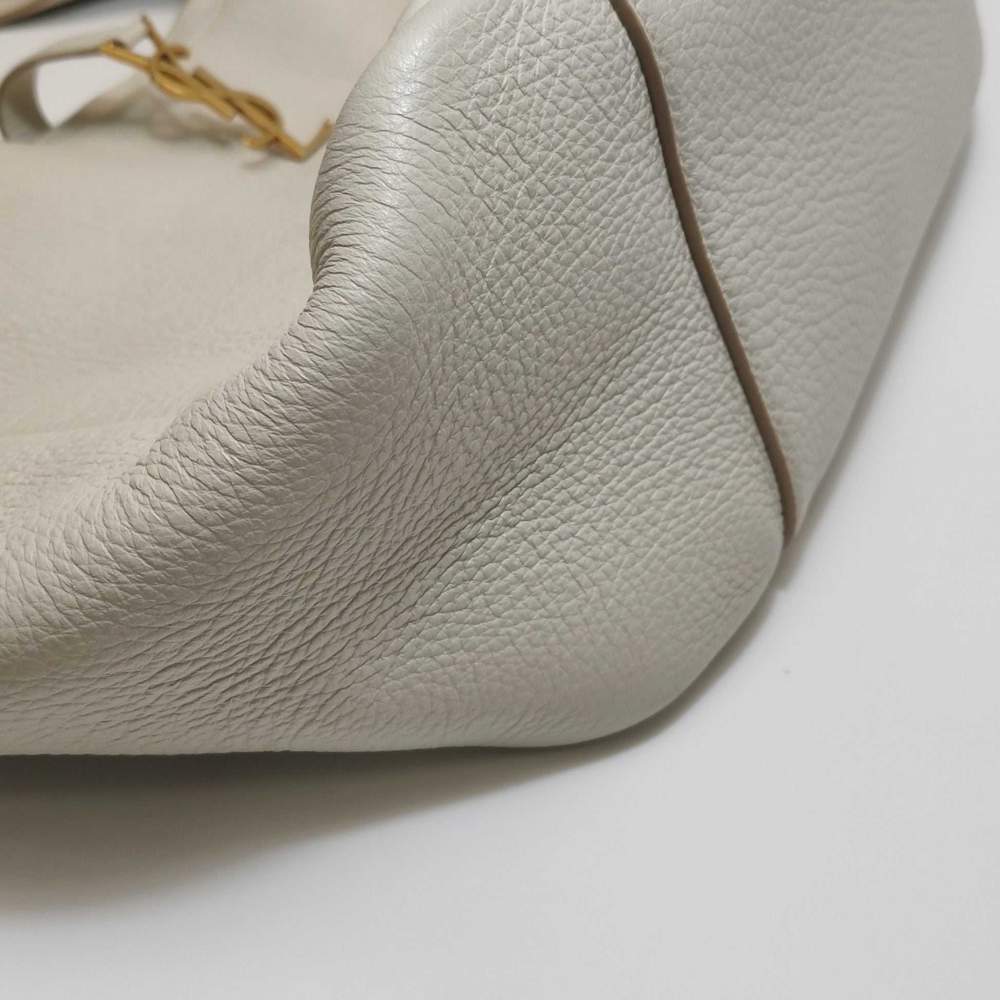 Saint Laurent Le 5 À 7 Bea Tote Bag White