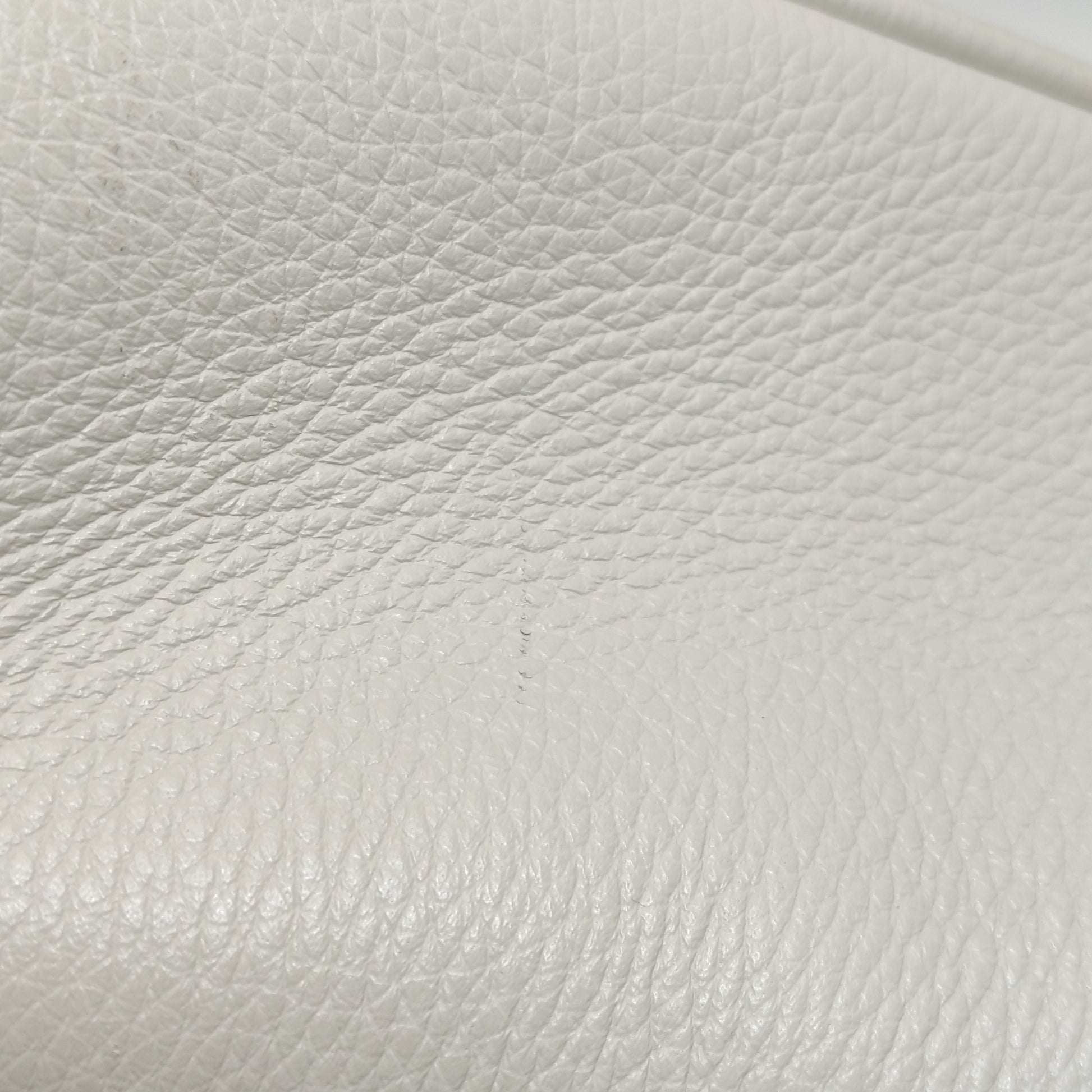 Saint Laurent Le 5 À 7 Bea Tote Bag White