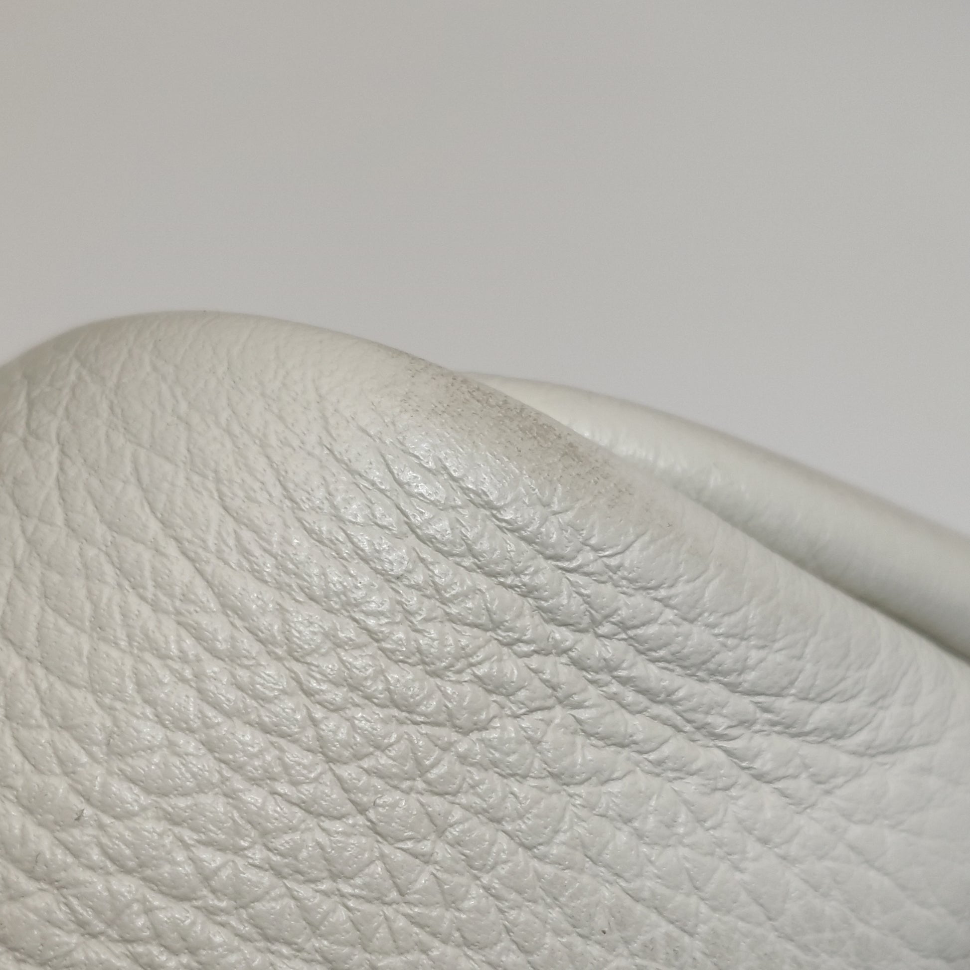 Saint Laurent Le 5 À 7 Bea Tote Bag White