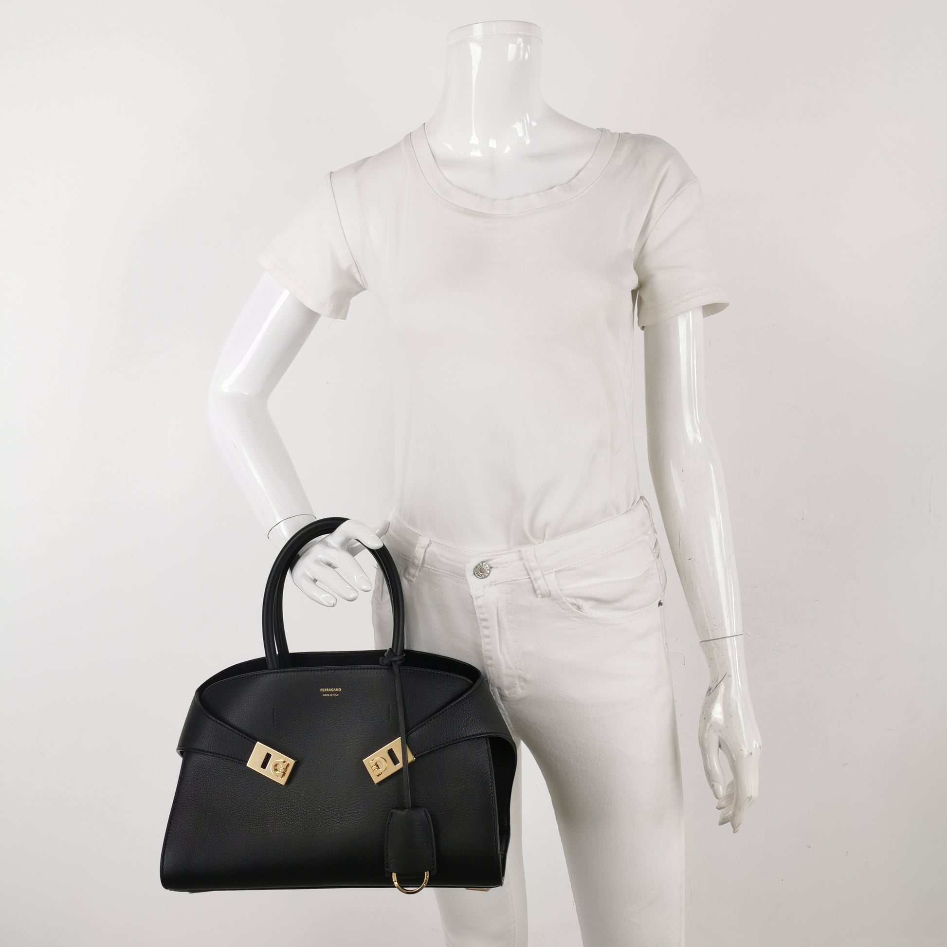 Salvatore Ferragamo Hug Medium Black