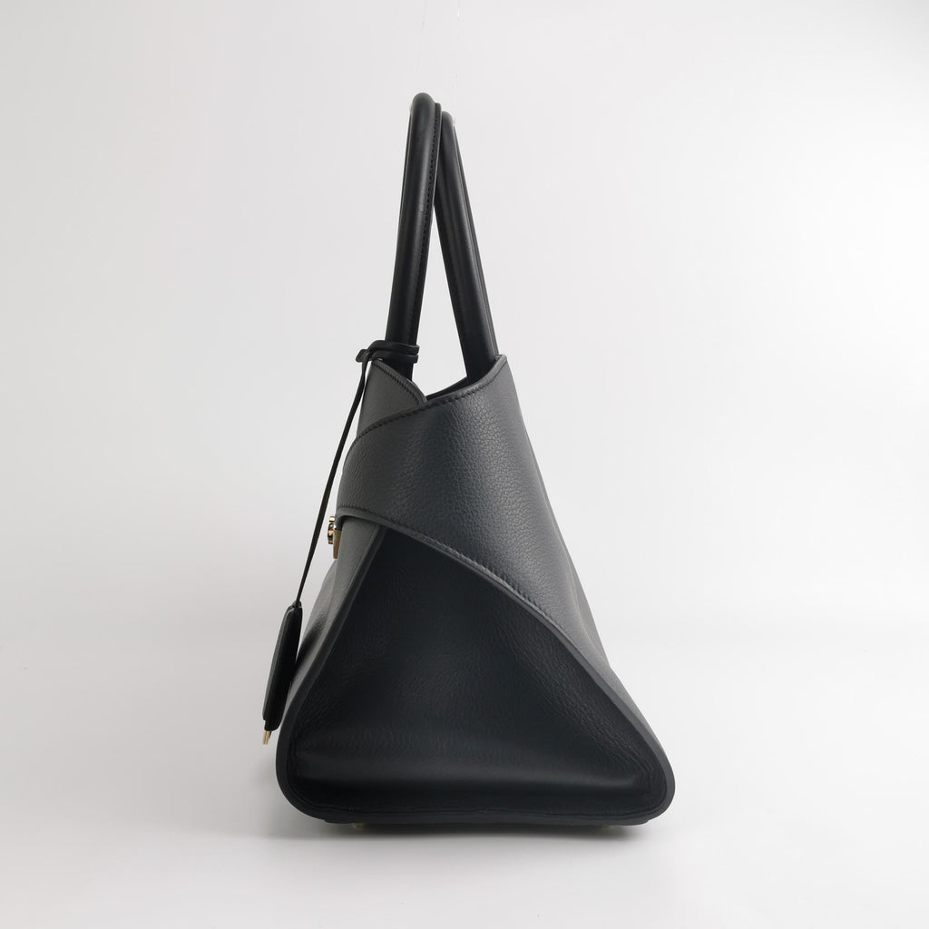Salvatore Ferragamo Hug Medium Black