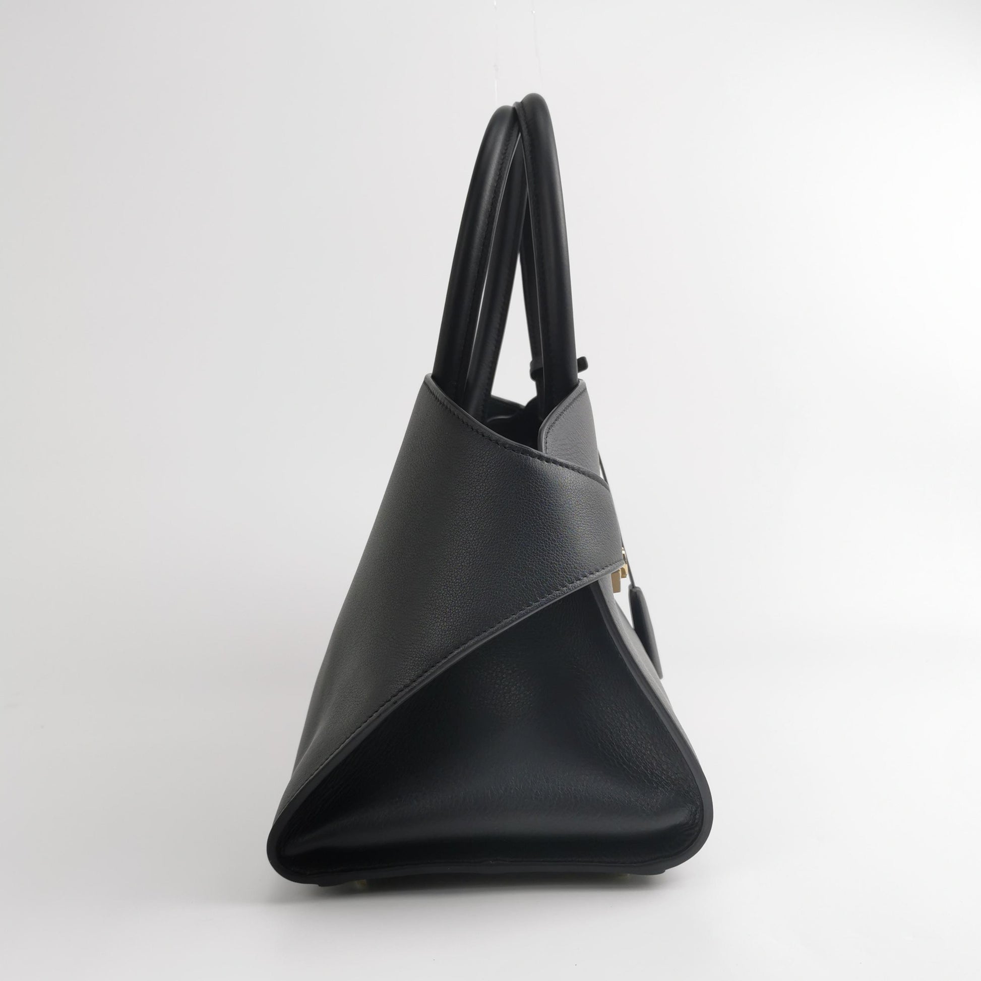 Salvatore Ferragamo Hug Medium Black