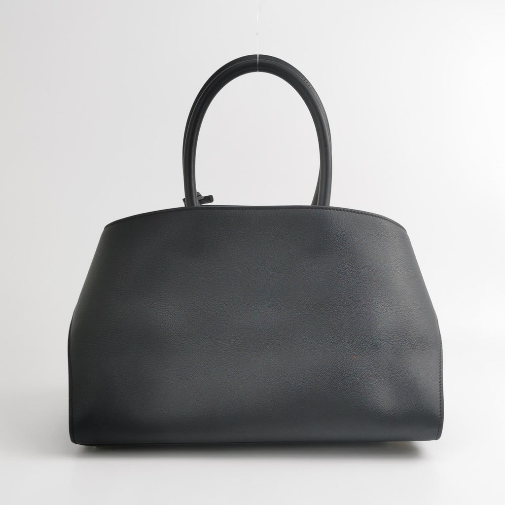 Salvatore Ferragamo Hug Medium Black