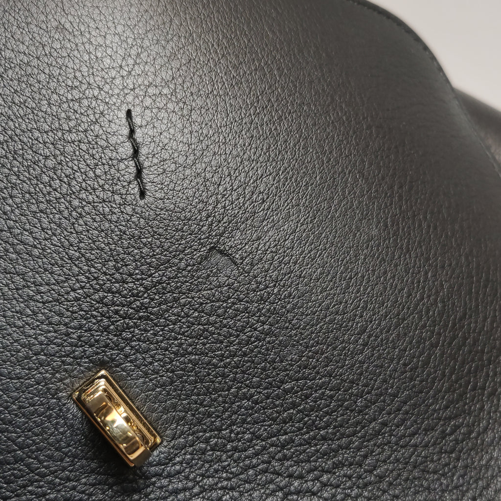 Salvatore Ferragamo Hug Medium Black