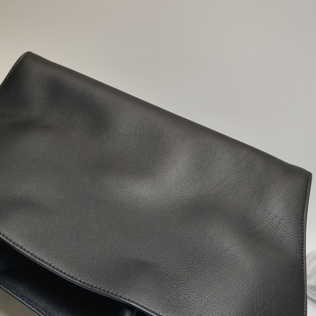 Salvatore Ferragamo Hug Medium Black