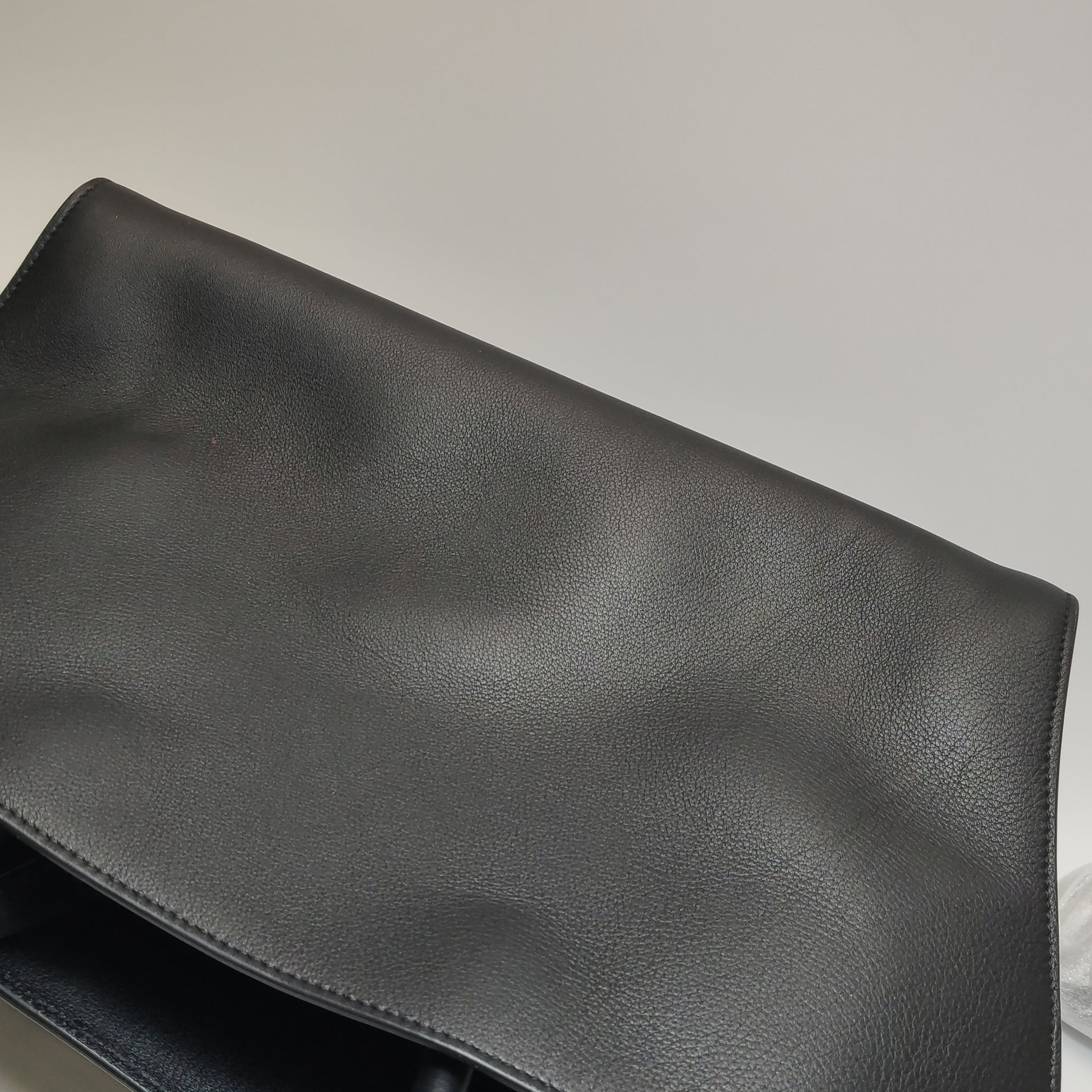 Salvatore Ferragamo Hug Medium Black