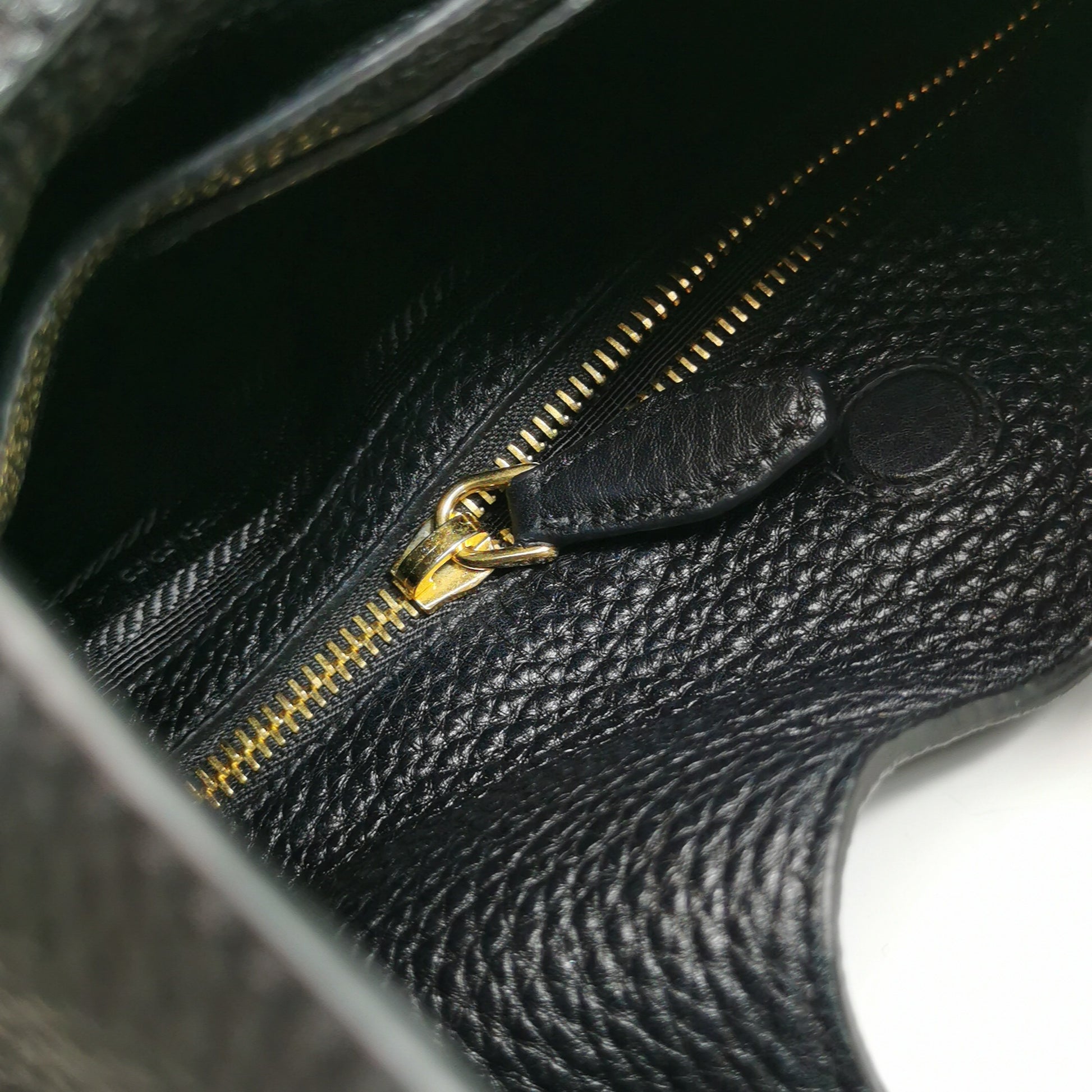 Prada Vitello Daino Hobo