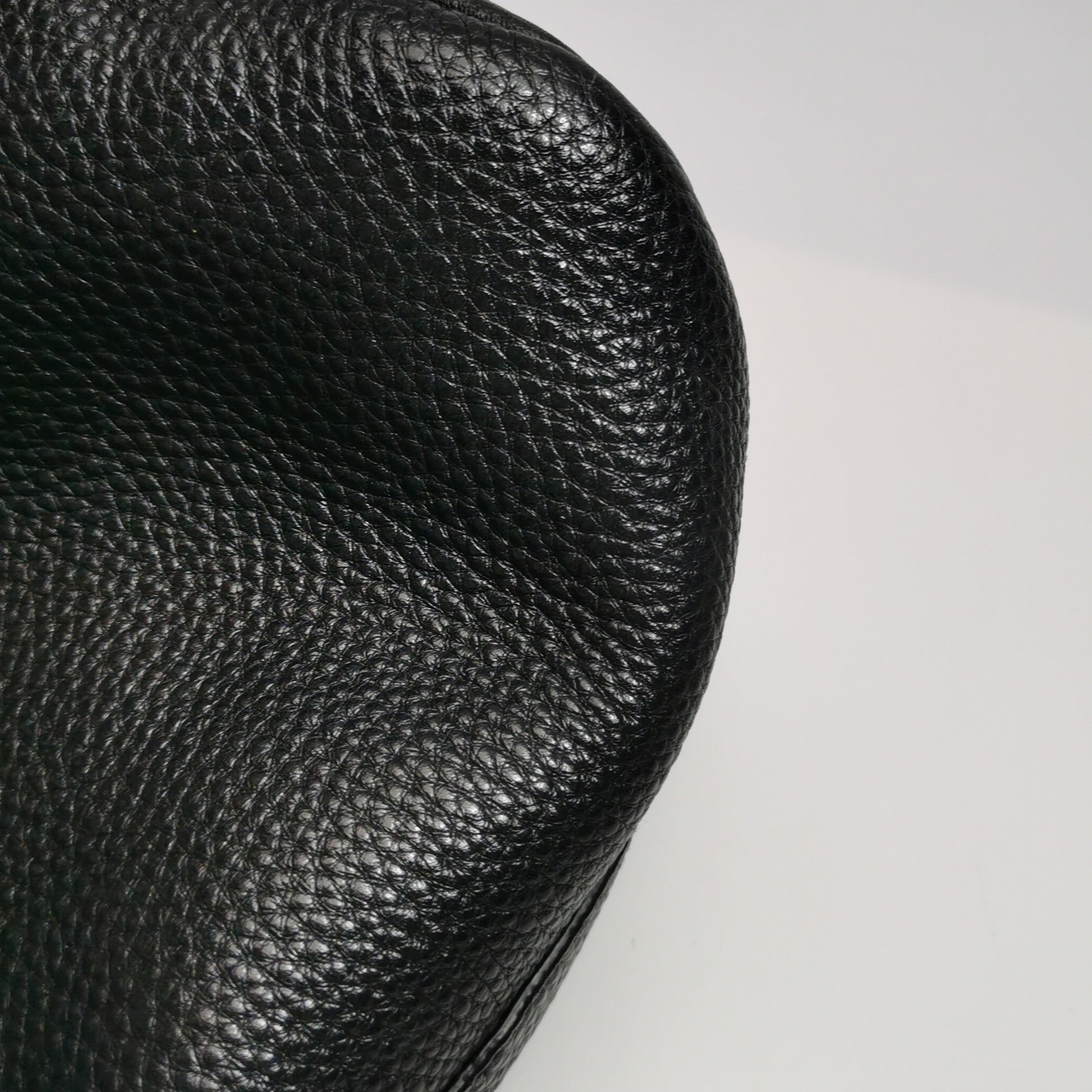 Prada Vitello Daino Hobo