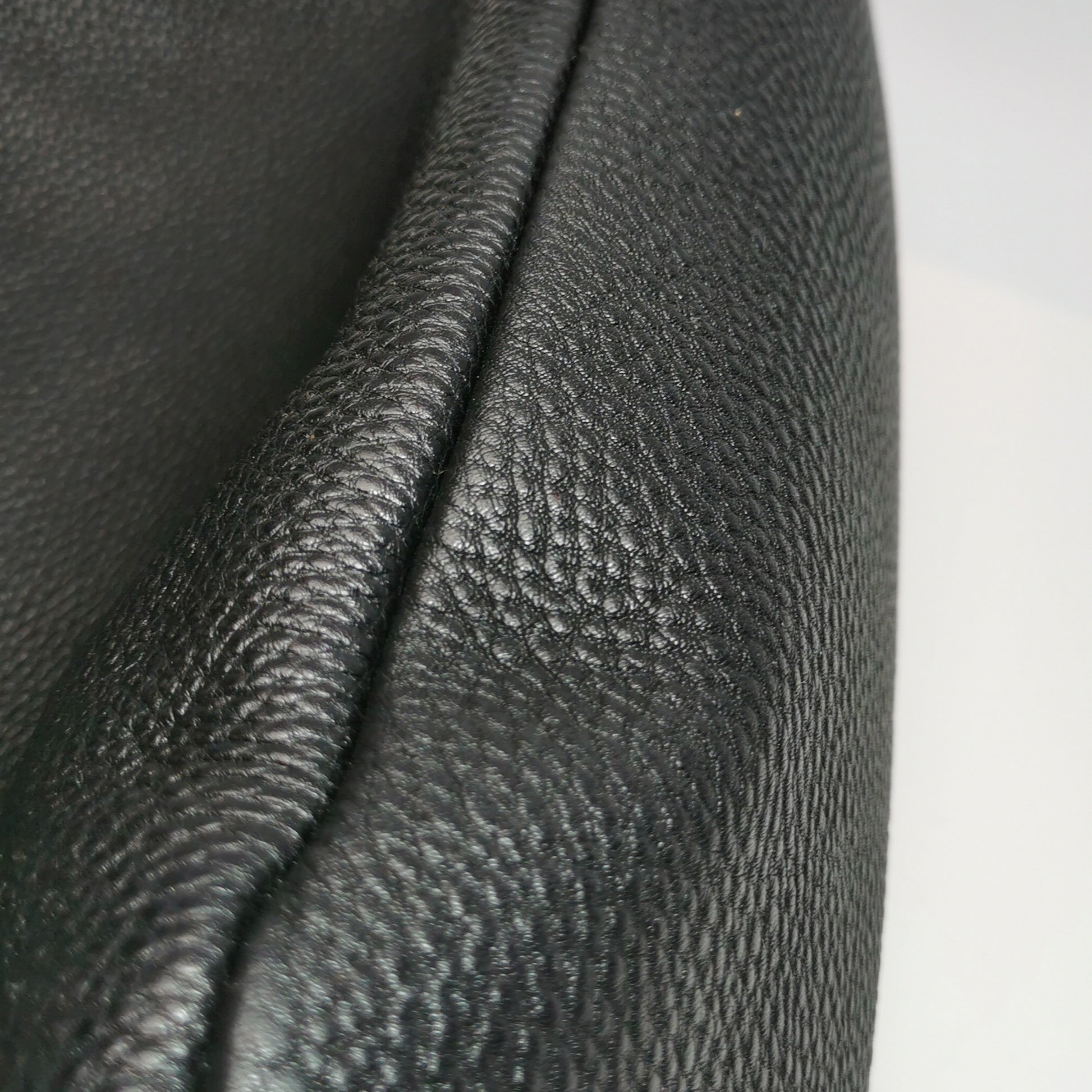 Prada Vitello Daino Hobo