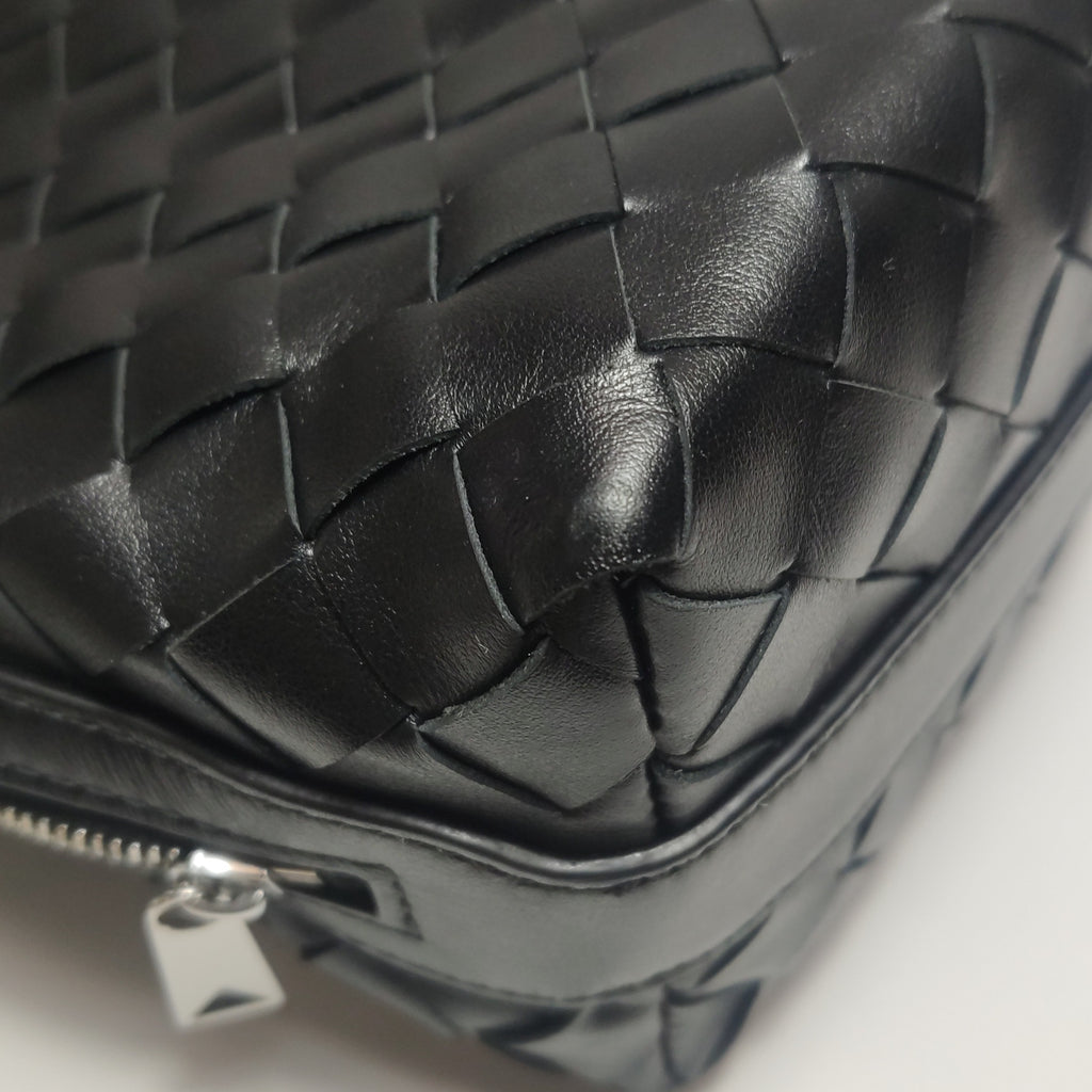 Bottega Veneta Vertical Wallace