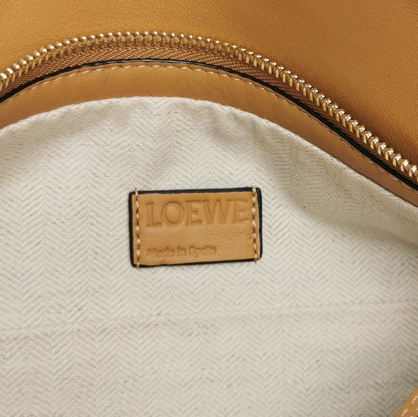 Loewe Puzzle Hobo
