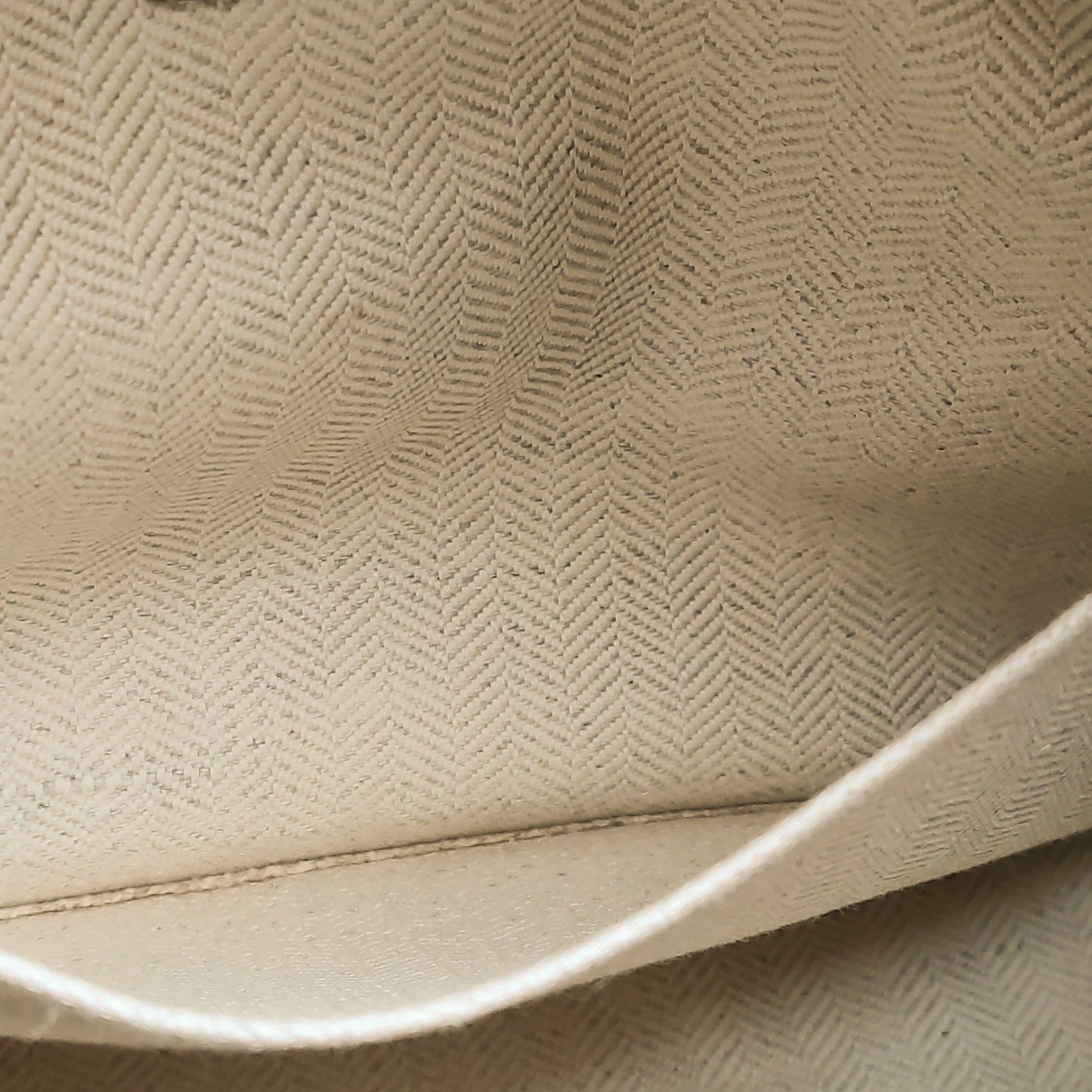 Loewe Puzzle Hobo
