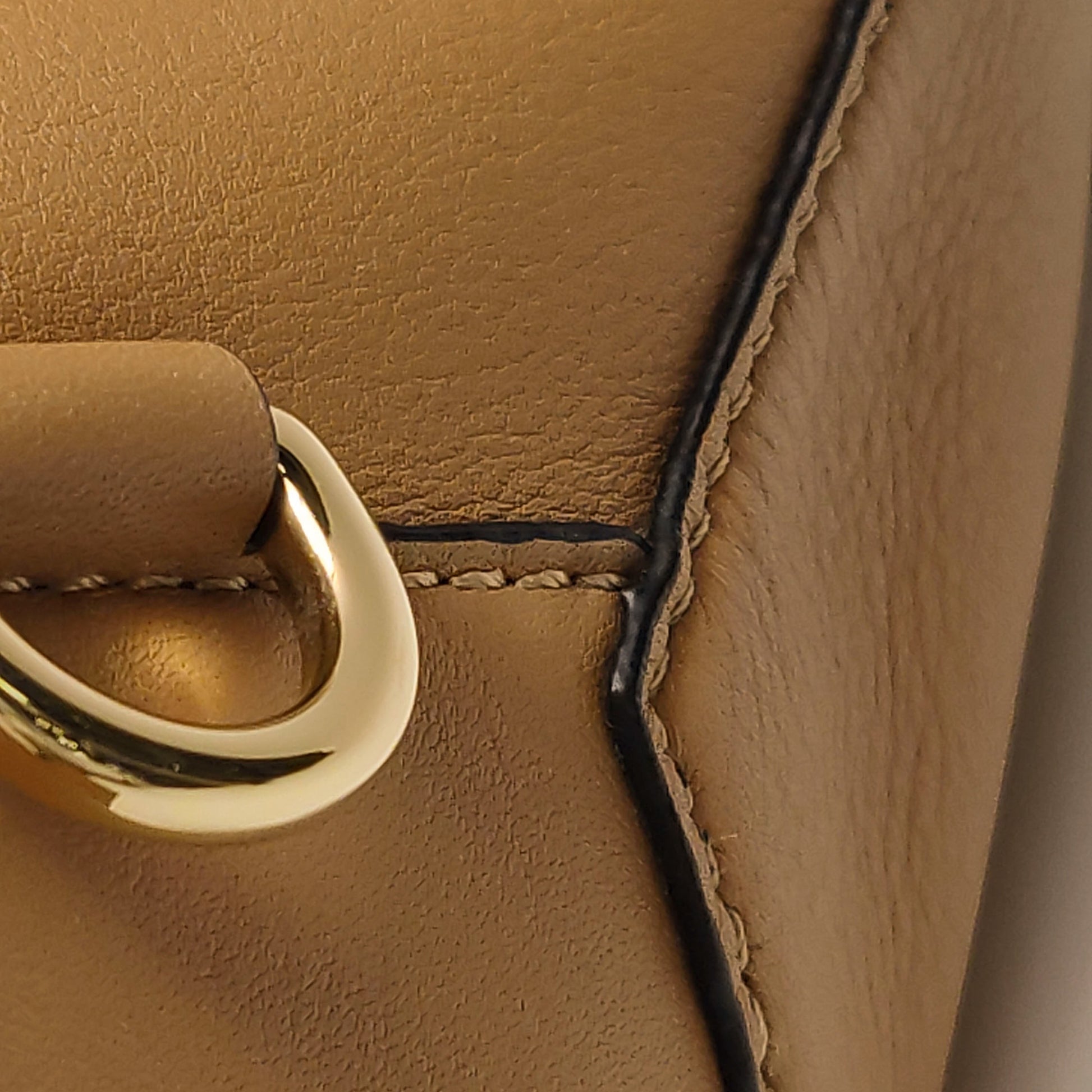 Loewe Puzzle Hobo