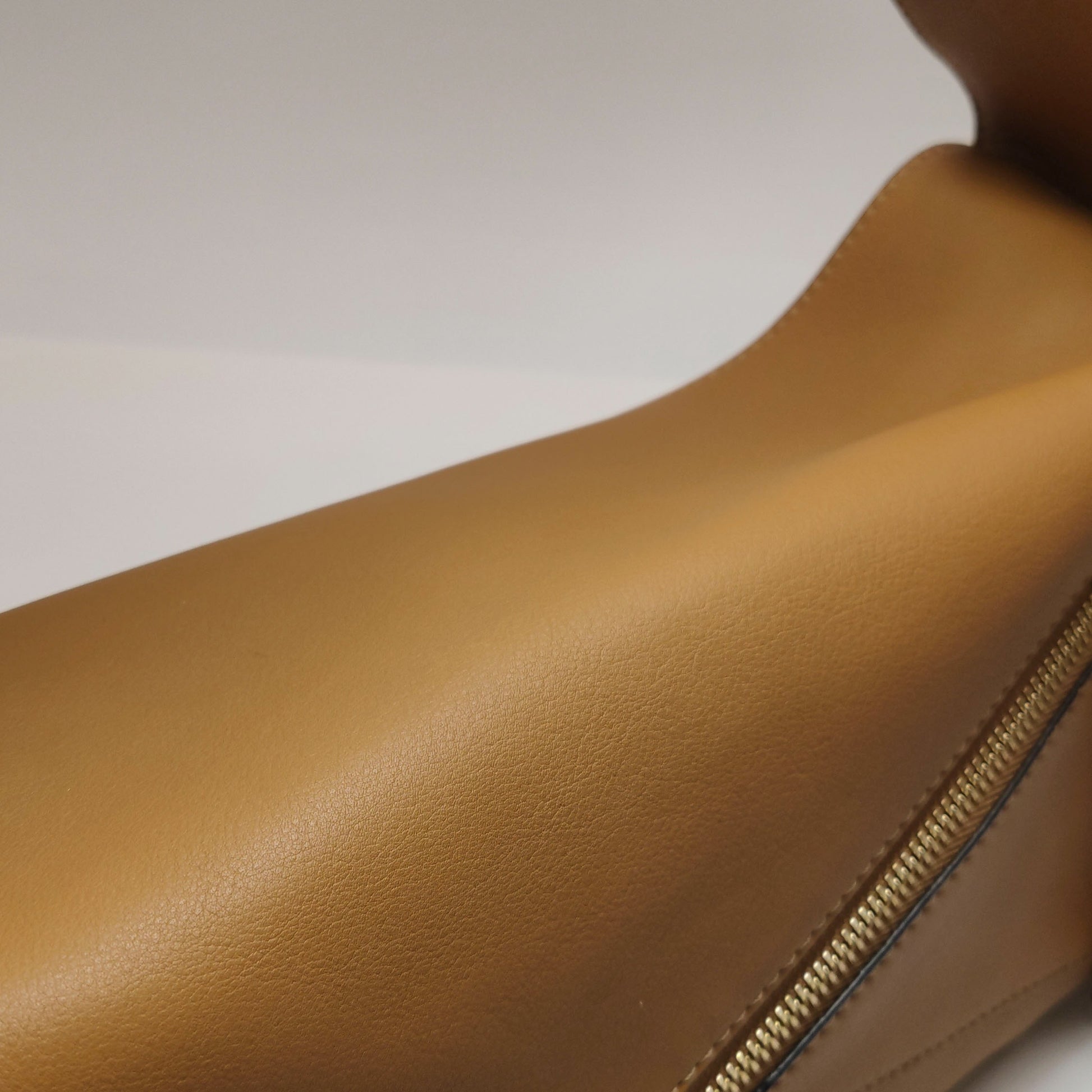 Loewe Puzzle Hobo
