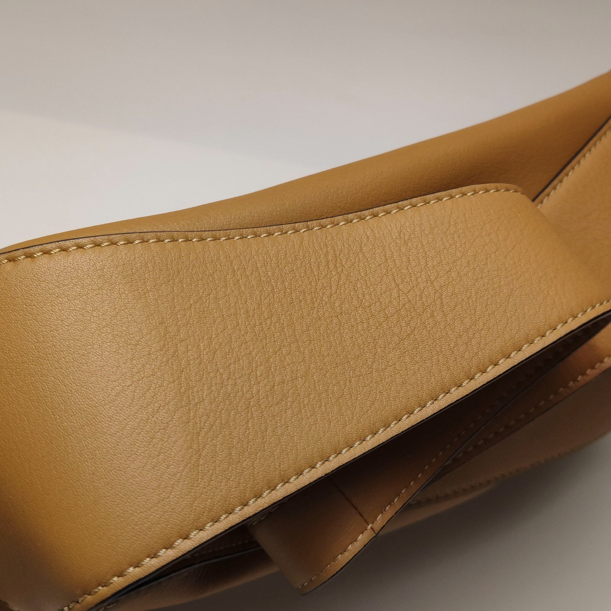 Loewe Puzzle Hobo