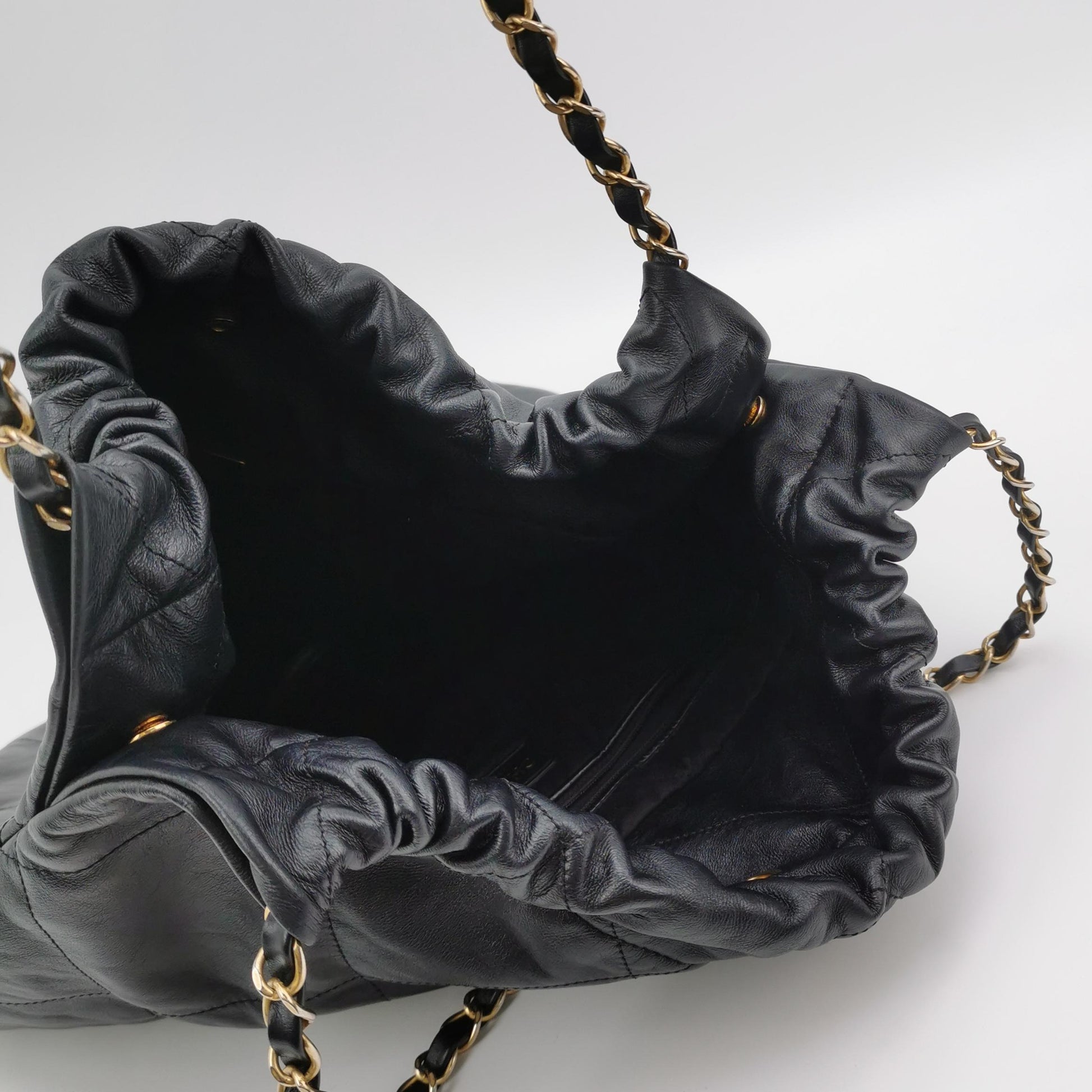 Chanel 22 Medium Calfskin