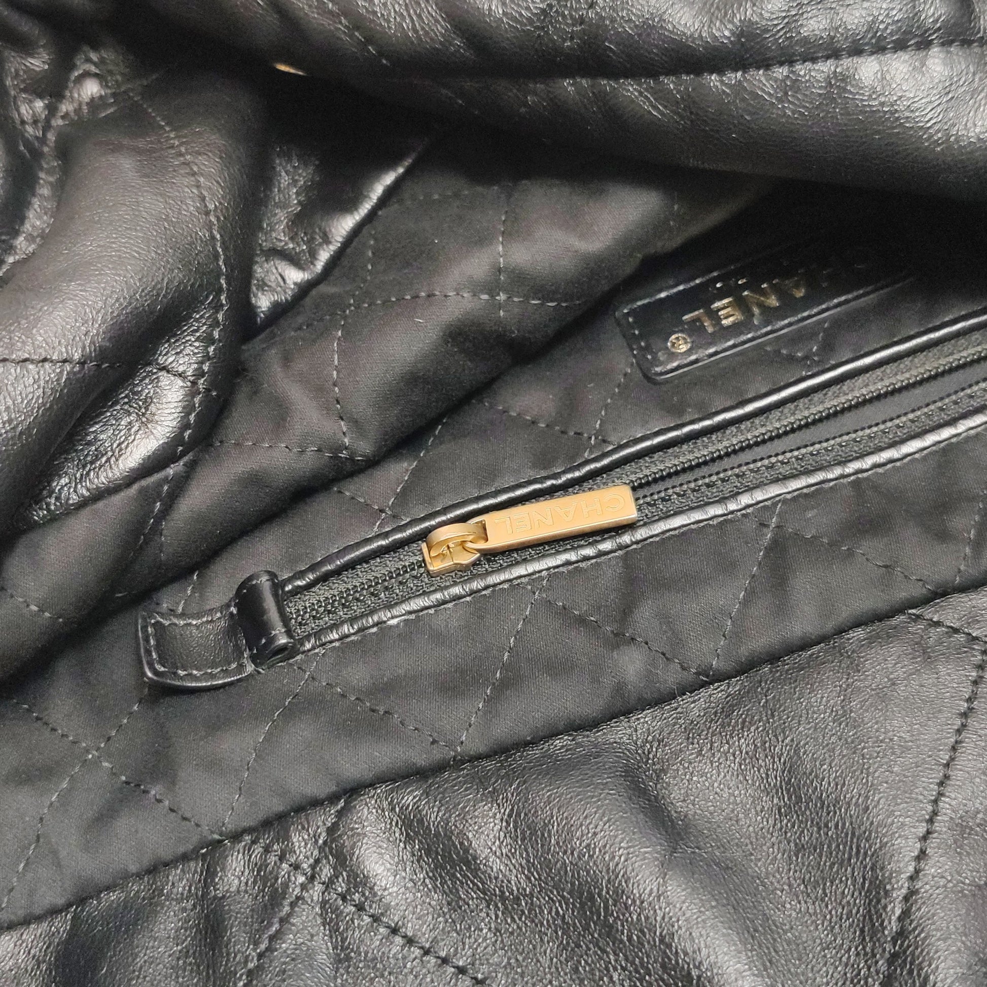 Chanel 22 Medium Calfskin