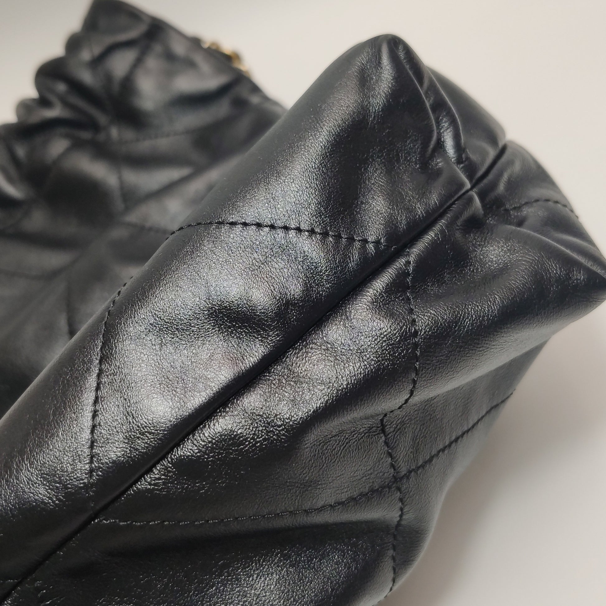 Chanel 22 Medium Calfskin