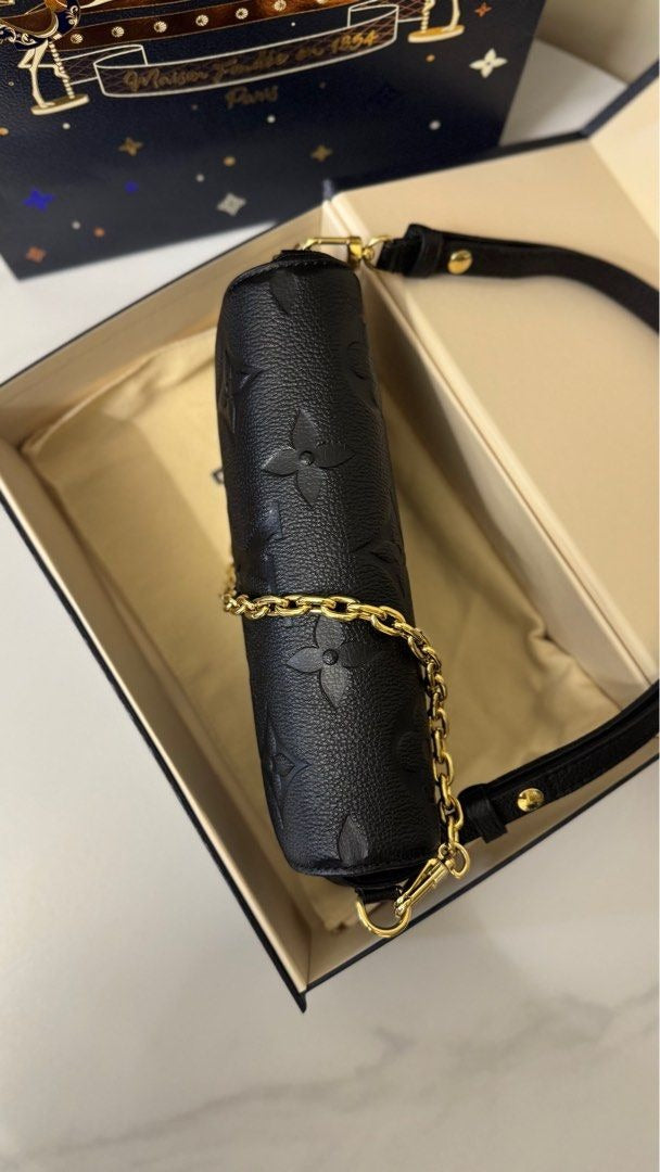 Louis Vuitton	Ivy Wallet on Chain Empreinte