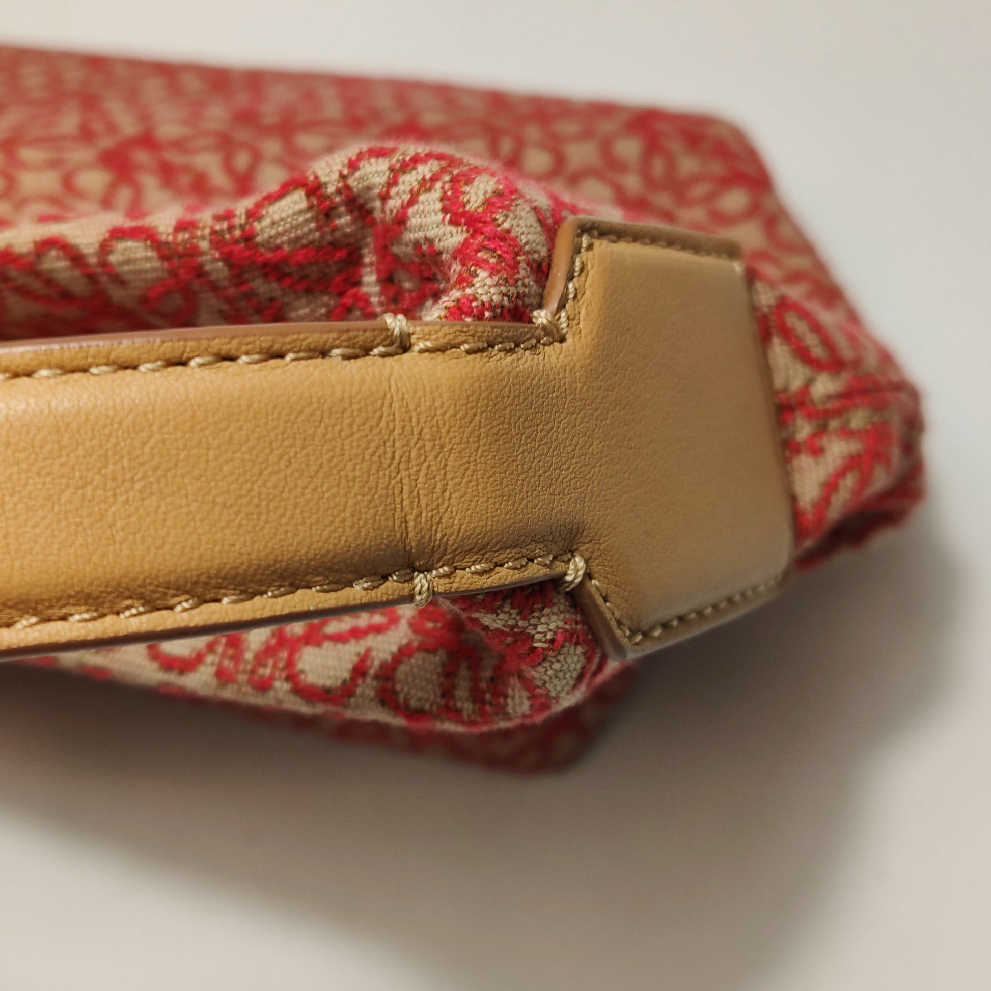 Loewe Cubi Anagram Small