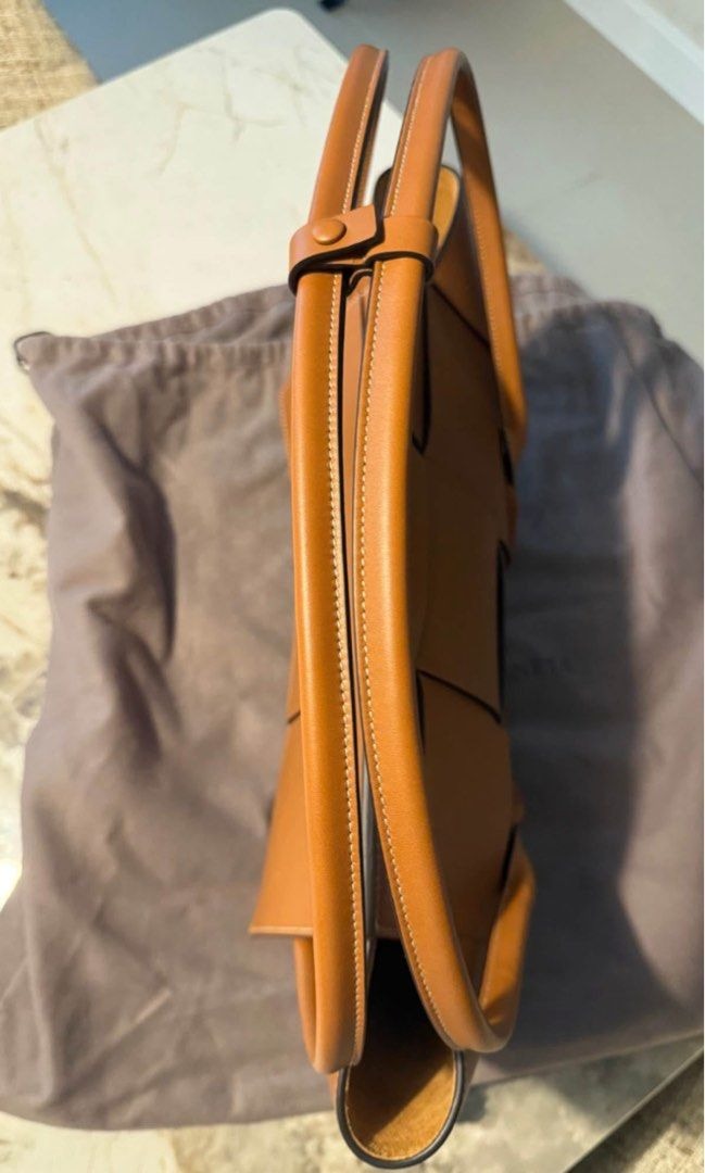Bottega Veneta Arco Tote Medium
