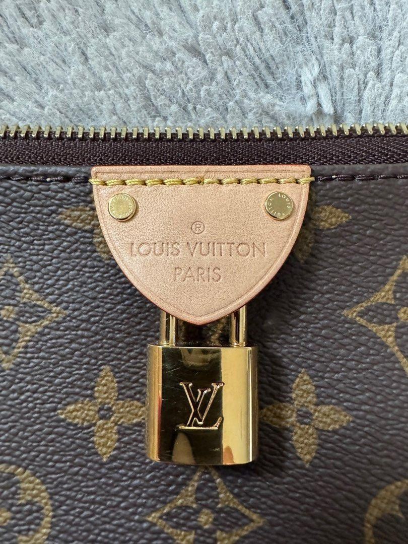 Louis Vuitton	Tirette Pochette Monogram