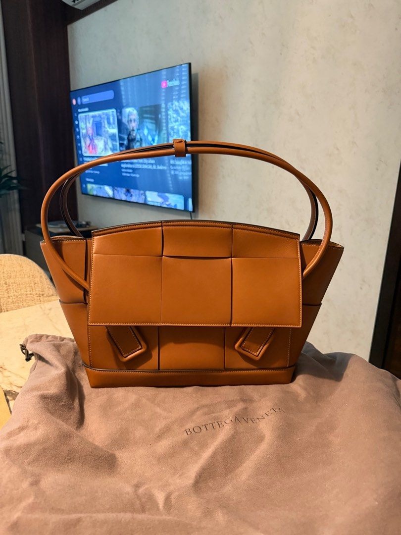 Bottega Veneta Arco Tote Medium