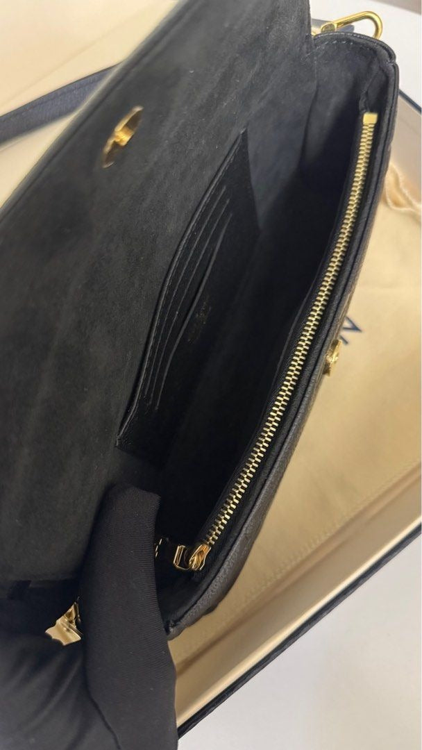 Louis Vuitton	Ivy Wallet on Chain Empreinte