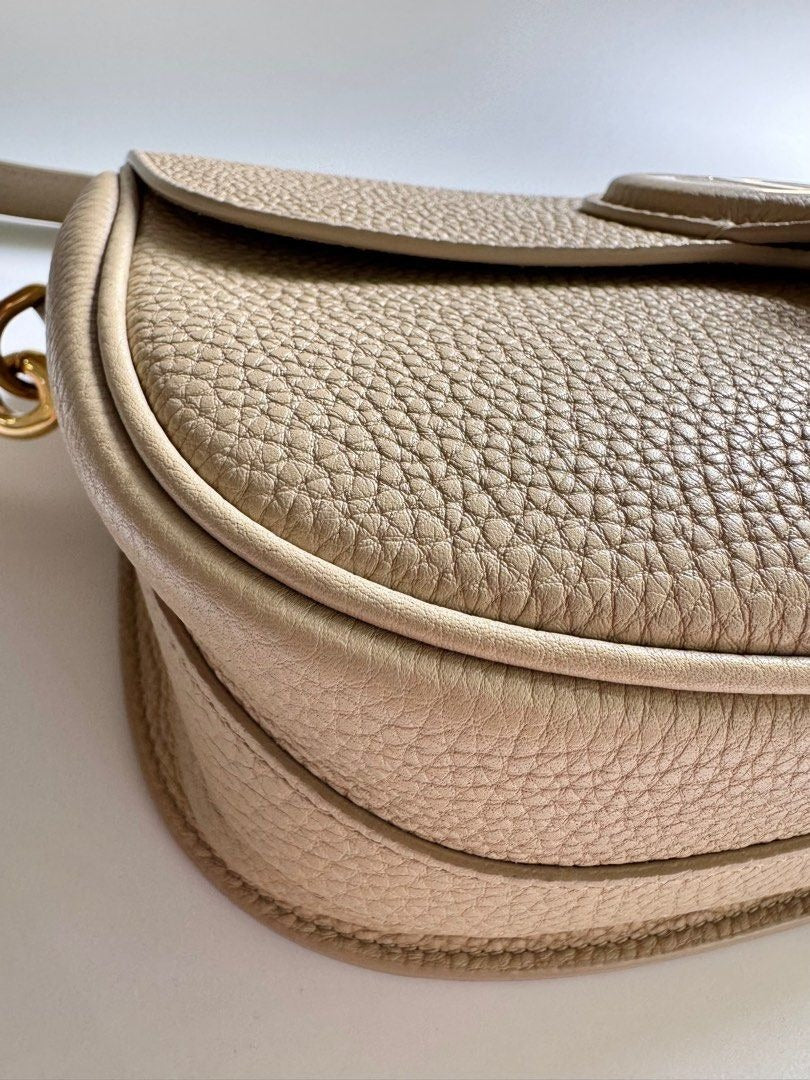 Dior	Bobby Medium Grained