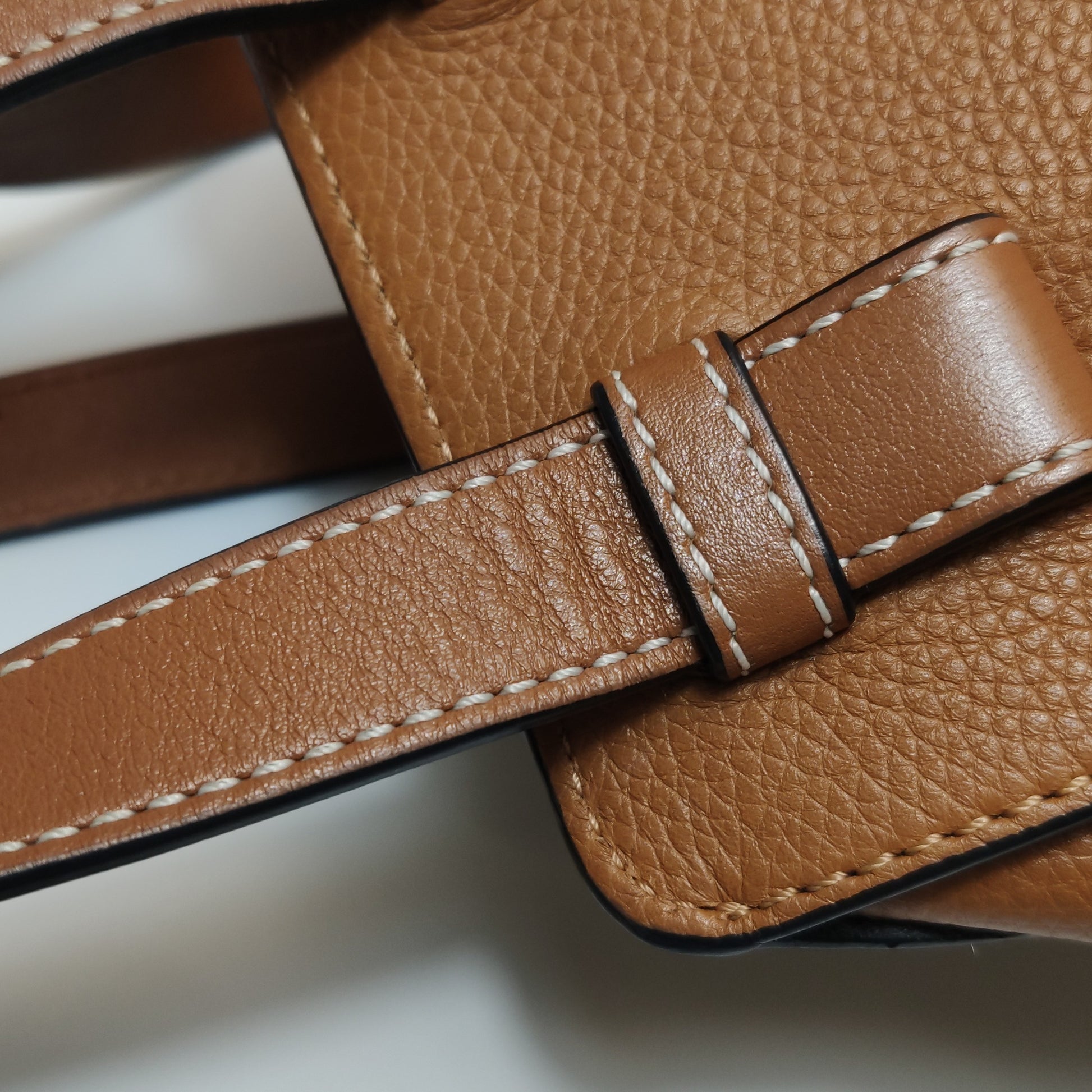 Loewe Hammock Small Grained