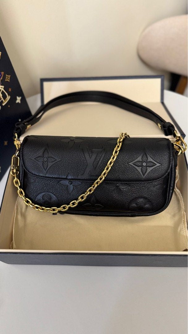 Louis Vuitton	Ivy Wallet on Chain Empreinte